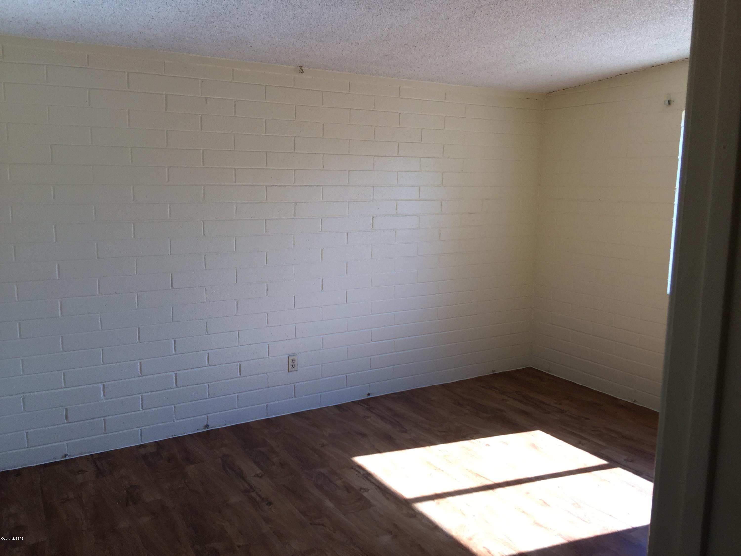 El Pasadena Tract - Residential Lease