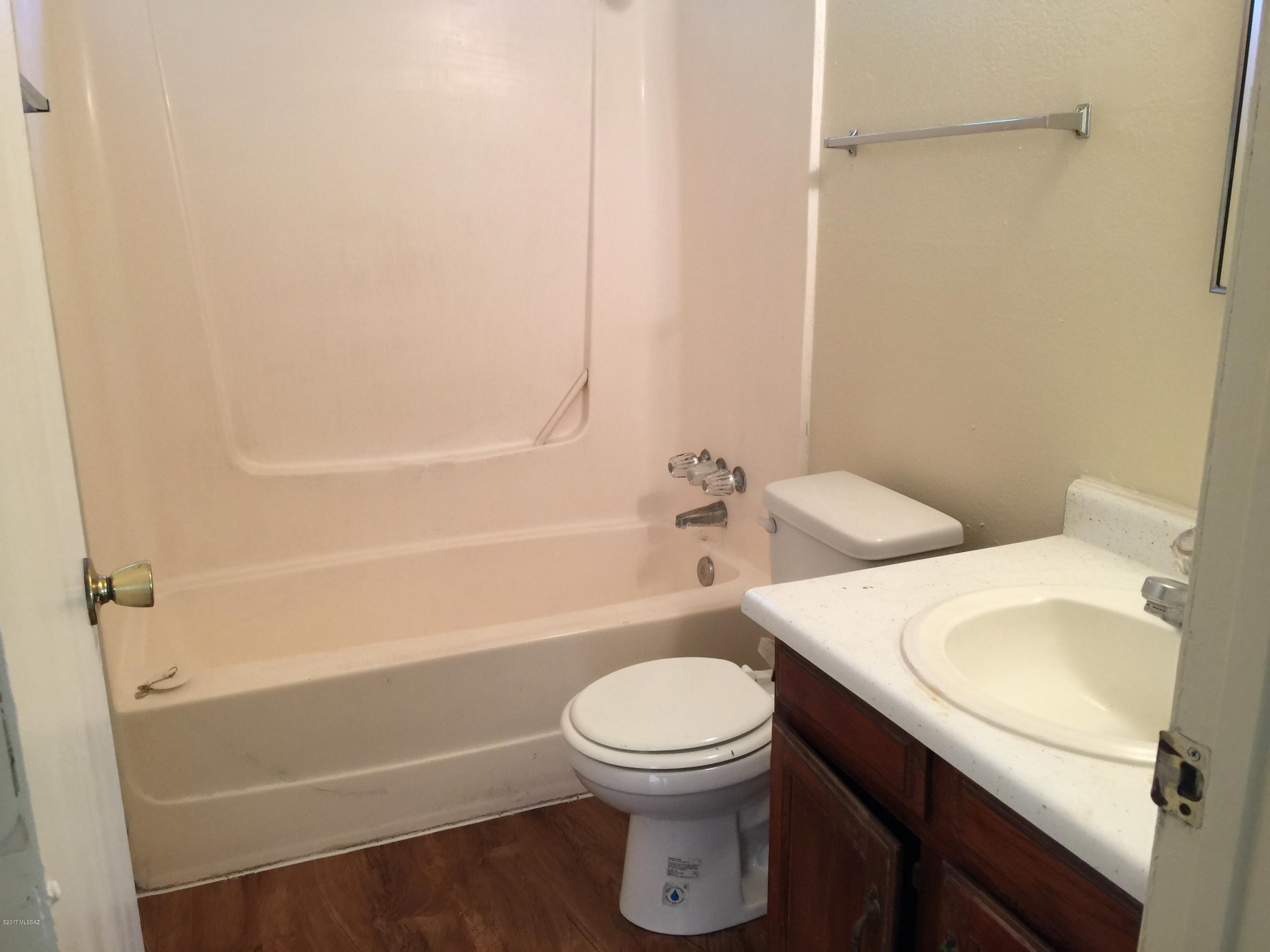El Pasadena Tract - Residential Lease