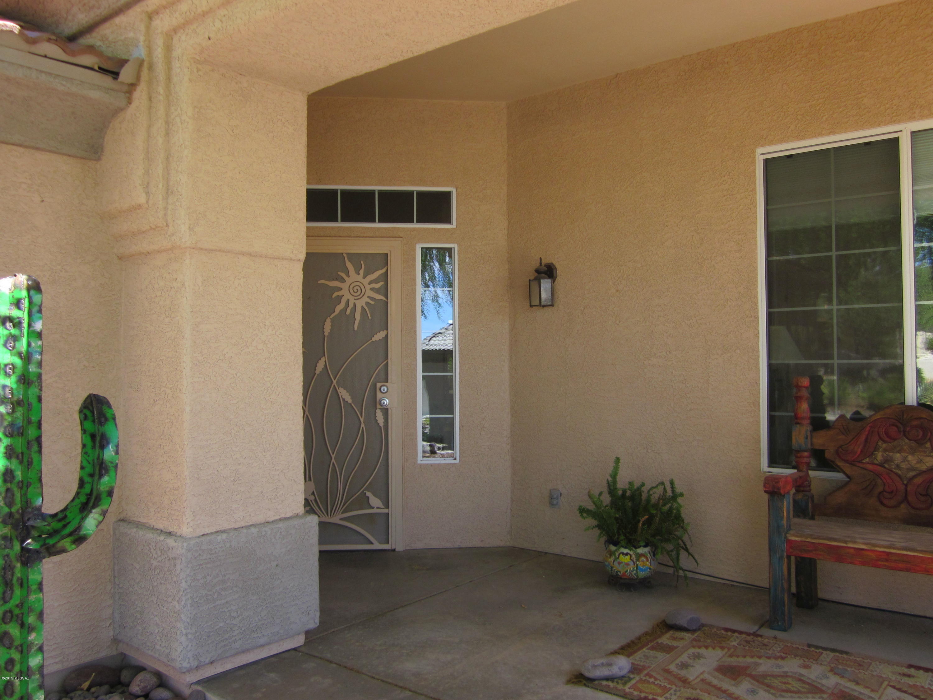Charming 55+ Gated Community of Heritage Highlands, this home is a 2 bed/2bath Walk into Large great room off kitchen, Freshly painted accent walls, 20'' ceramic tile in main living areas, carpet in bedrooms, huge laundry room, nice size 2 car garage, private backyard with brick pavers completes the picture.  This community has tennis, golf, pickleball, ping pong, bottche ball and lots of other amenities.