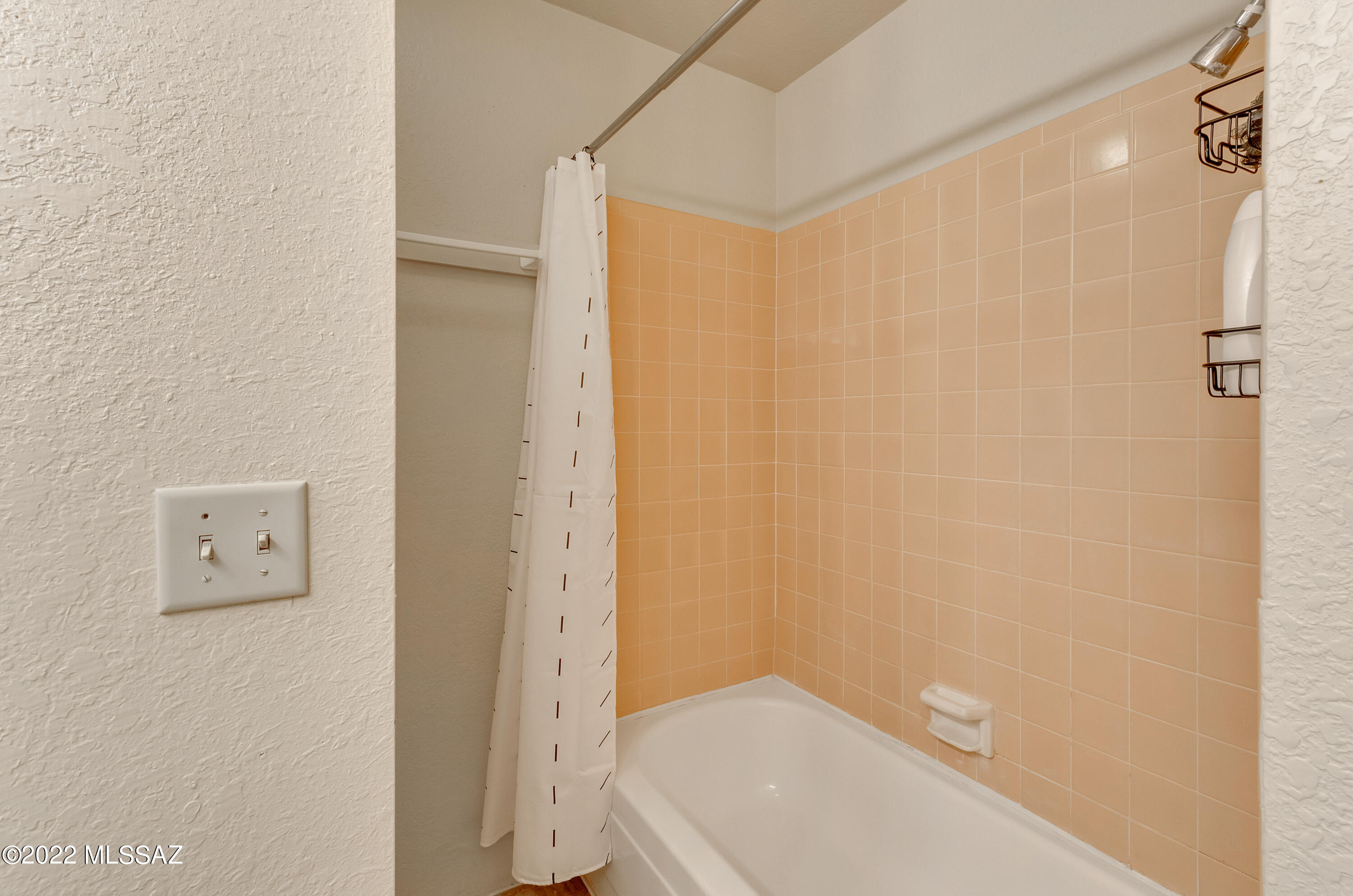 Las Primeras Lomas (1-76) - Residential