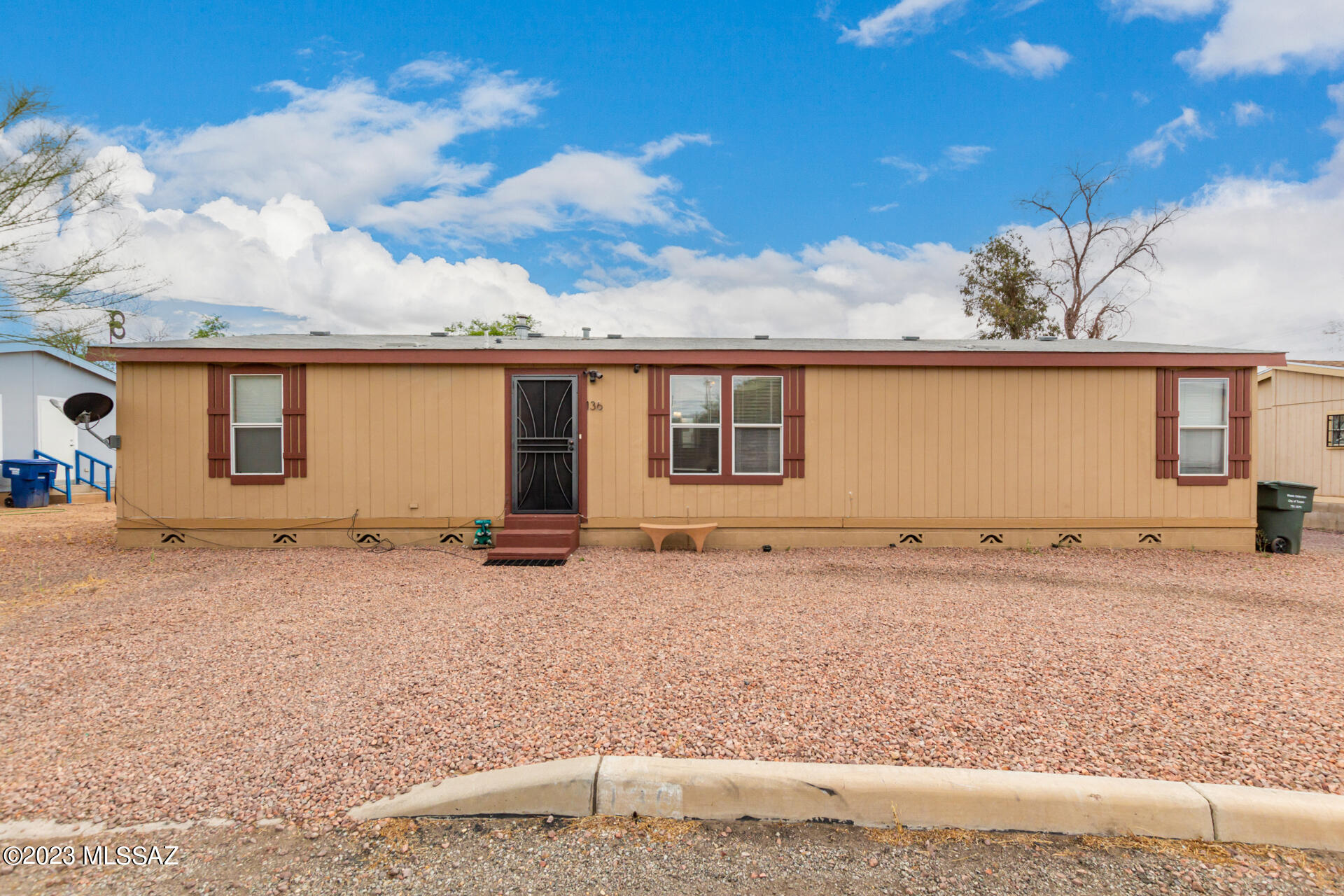 Beautiful 4 Bedroom, 2 Bath manufactured home on private cul-de-sac lot.  
Great floorplan, Wood-look floors, vaulted ceilings, dual pane windows. Enjoy your spacious kitchen, Island/breakfast bar, lots of cabinets space, SS appliances stay. Primary bedroom has a walk-in closet, ensuite bathroom has shower and separate soaking tub. Large backyard perfect for entertaining fully fenced yard with covered patio and storage shed.
 Don't miss out!!
