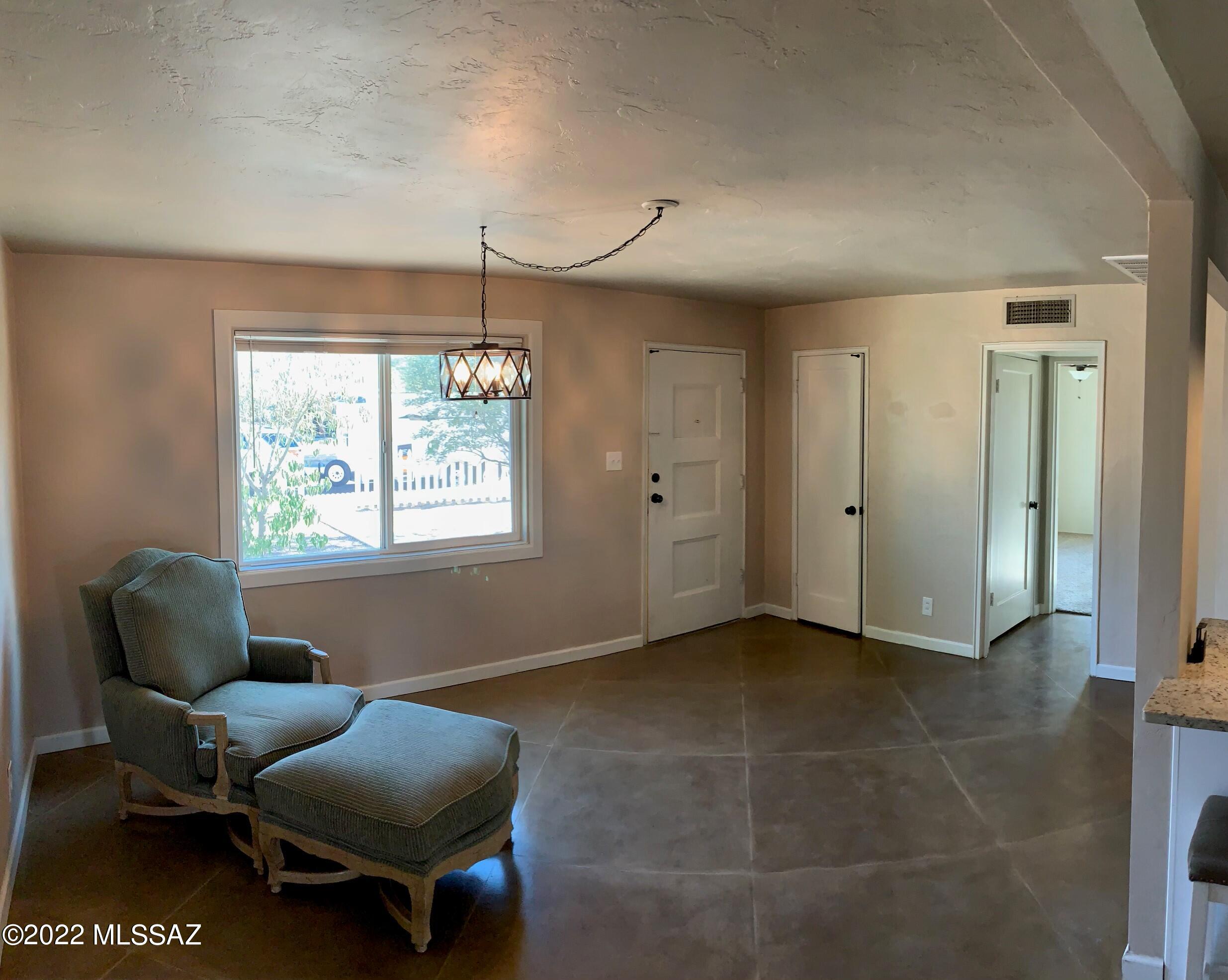 Country Club Manor - Residential