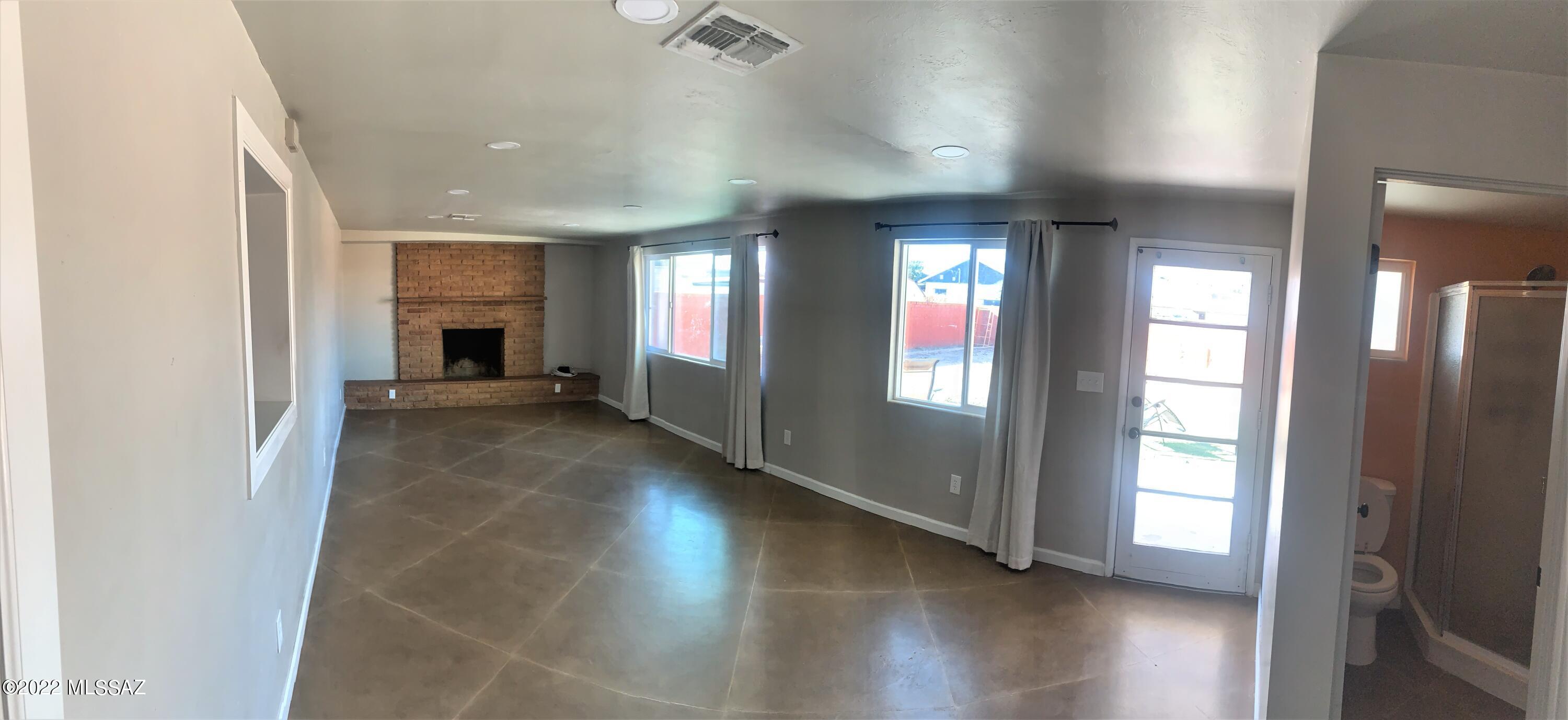 Country Club Manor - Residential