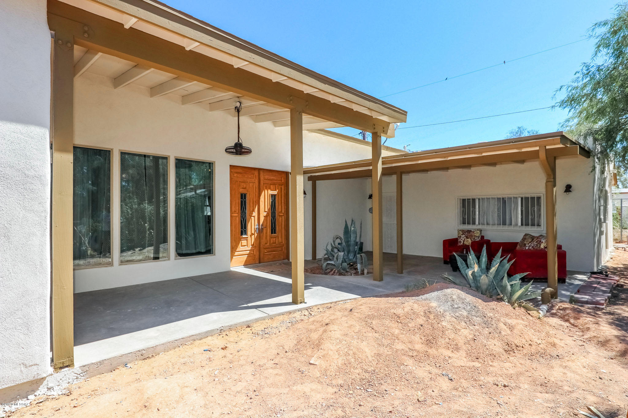 Unique home in a very desirable area. Enter into the Living Room with an open Dining area connected to the Kitchen, perfect for entertaining guests. Great 14 foot Ceiling with exposed ductwork!! The Kitchen is equipped with Stainless Steel appliances, tile backsplash and a beautiful island. Front of the house has a large covered porch and plenty of space to appreciate the outdoors. House features the ability to host people in separate quarters or use as office space. No HOA! Abundant room for parking, it's a big lot!! Property has already appraised!