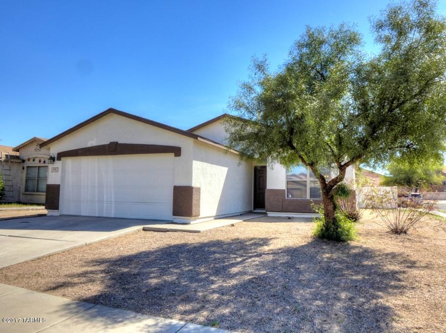 Gorgeous Large Home On Spacious Corner Lot. All Tile Throughout, Freshly Painted Inside And Out. You Can Bring Your Pickiest Buyers, This House Will Not Disappoint.