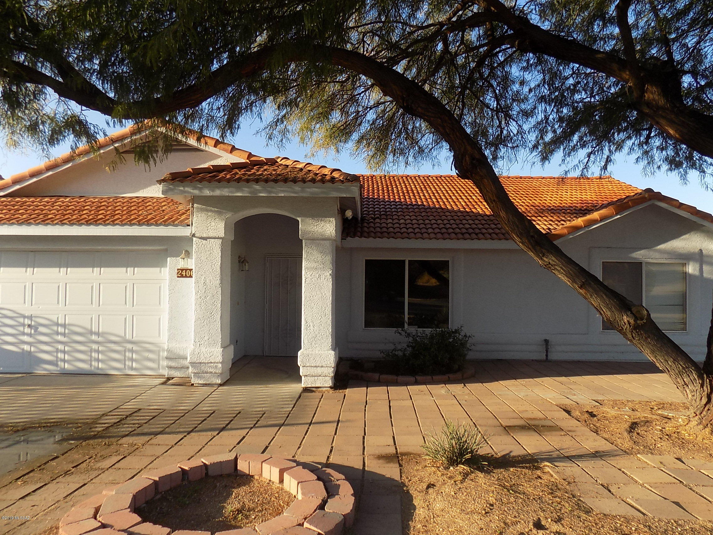 Great location for this well cared for home, popular 3 bed, 2 bath floor plan with a front room and a living room all with an open floor plan!! A bonus room in a seperate backyard in law suite, man cave and/or she shed that is an extra 400 square feet!!You will love this awesome corner lot house with room to spread out inside or in the park like backyard. NO HOA!!!