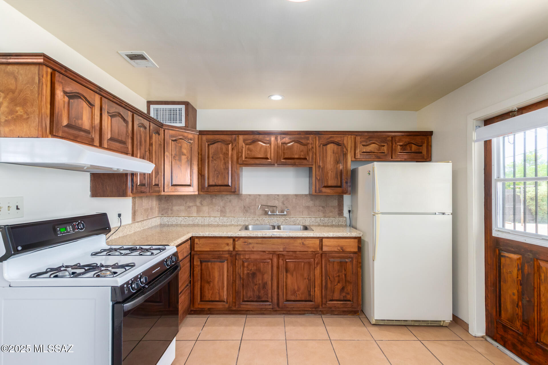 Mission Manor NO. 6 - Residential