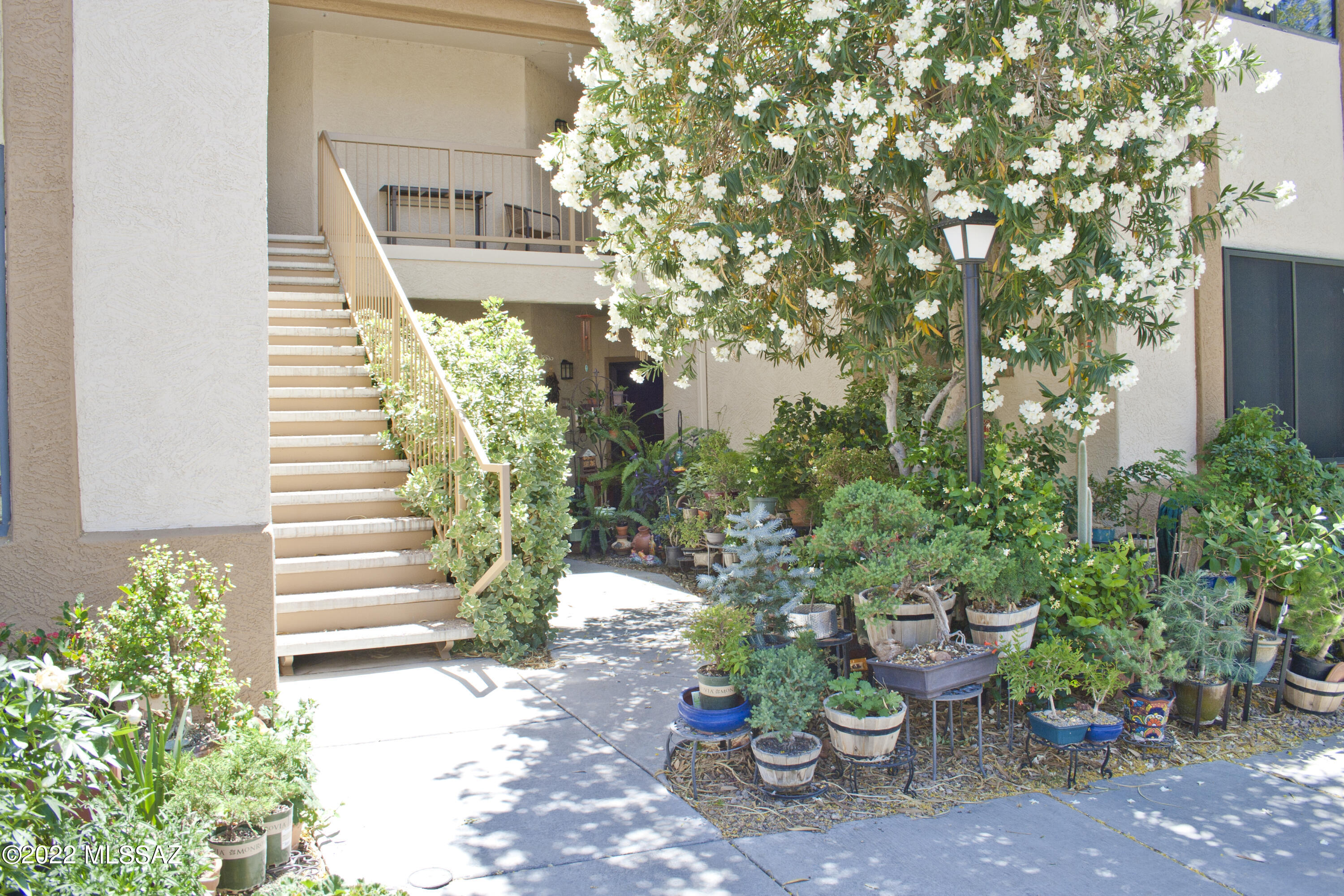 Hacienda Del Rio (1-118) - Residential Lease