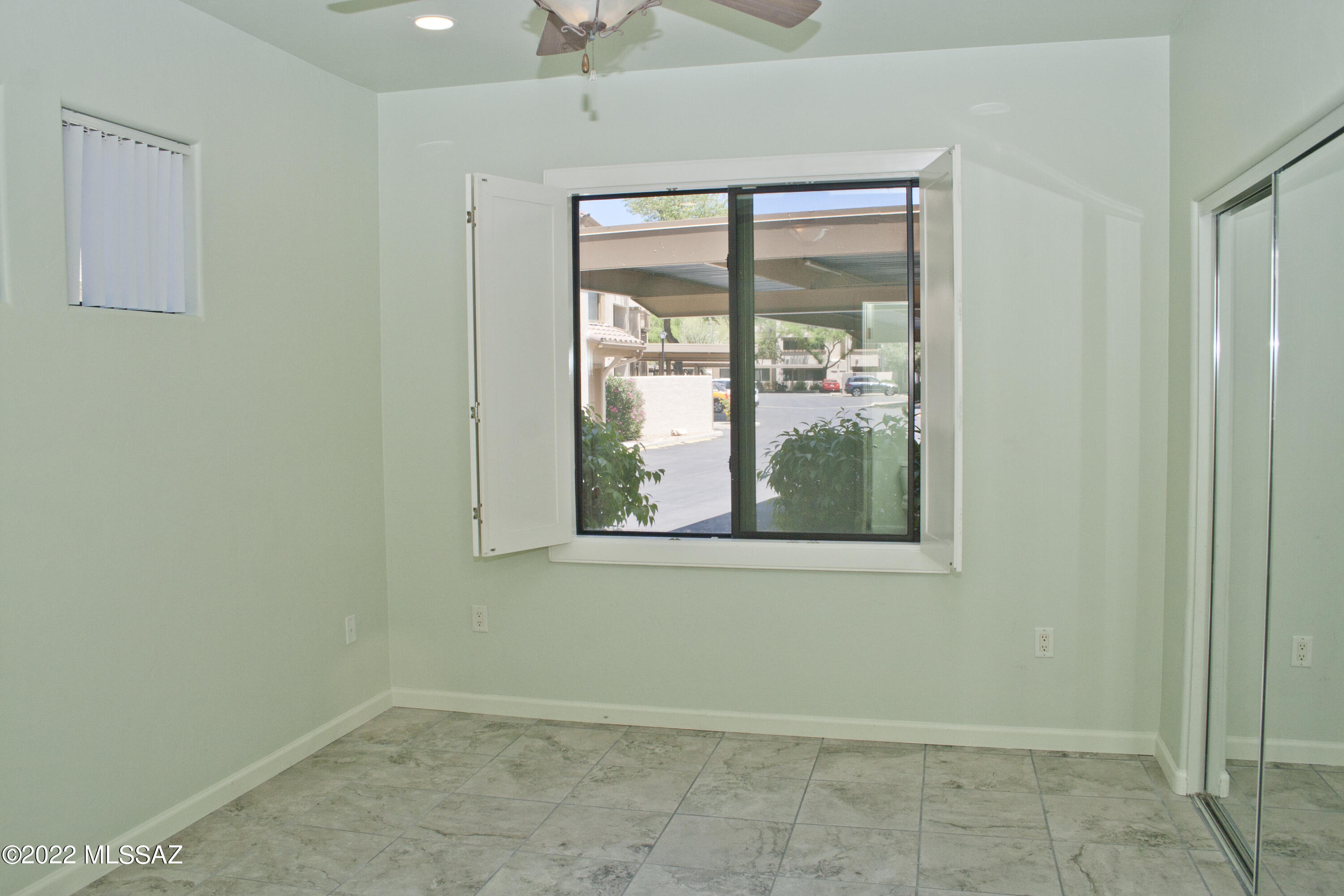 Hacienda Del Rio (1-118) - Residential Lease