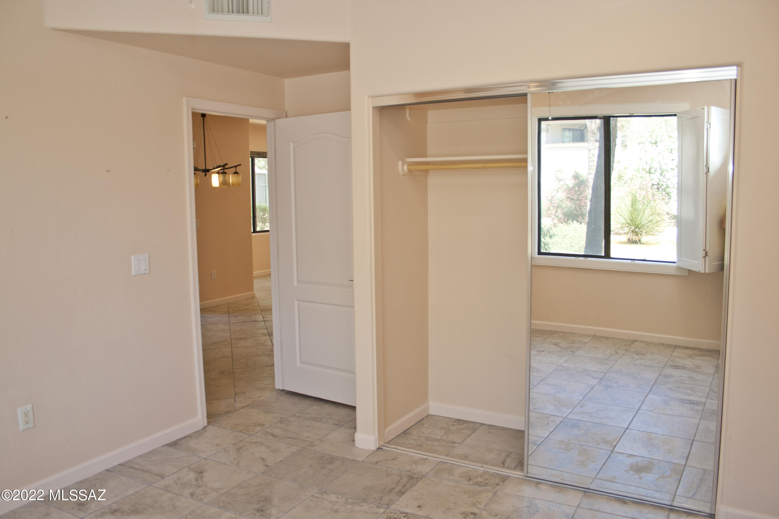 Hacienda Del Rio (1-118) - Residential Lease