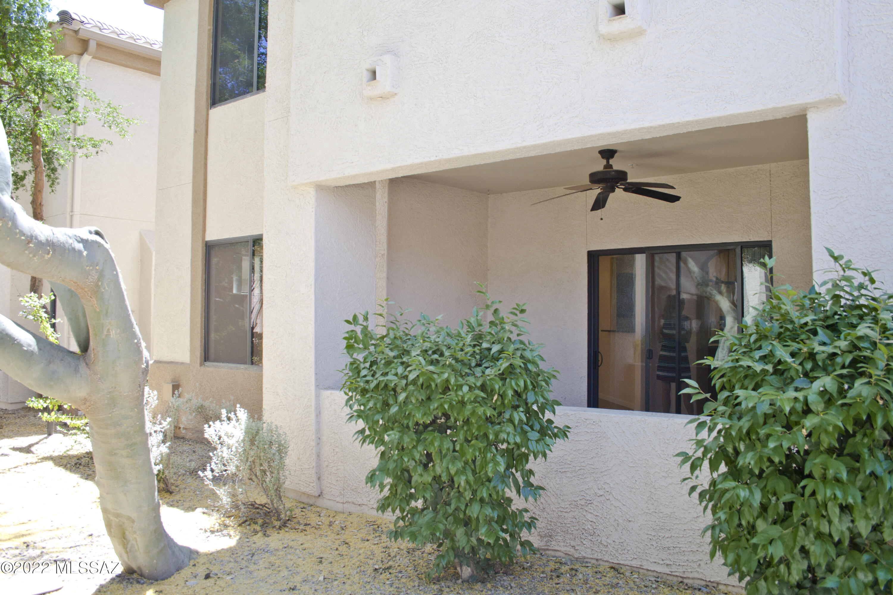 Hacienda Del Rio (1-118) - Residential Lease