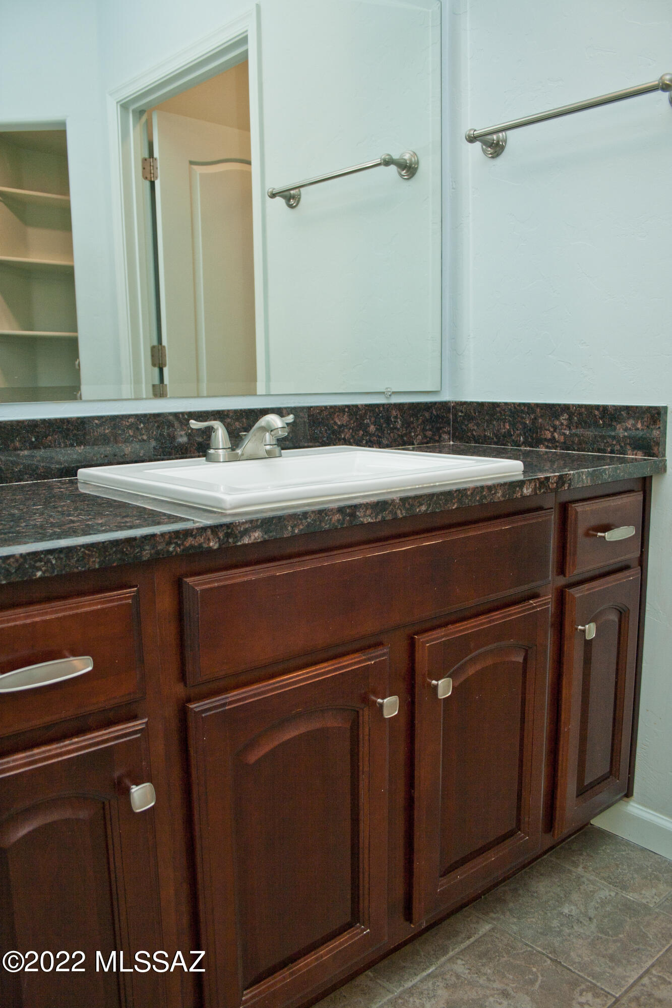Hacienda Del Rio (1-118) - Residential Lease