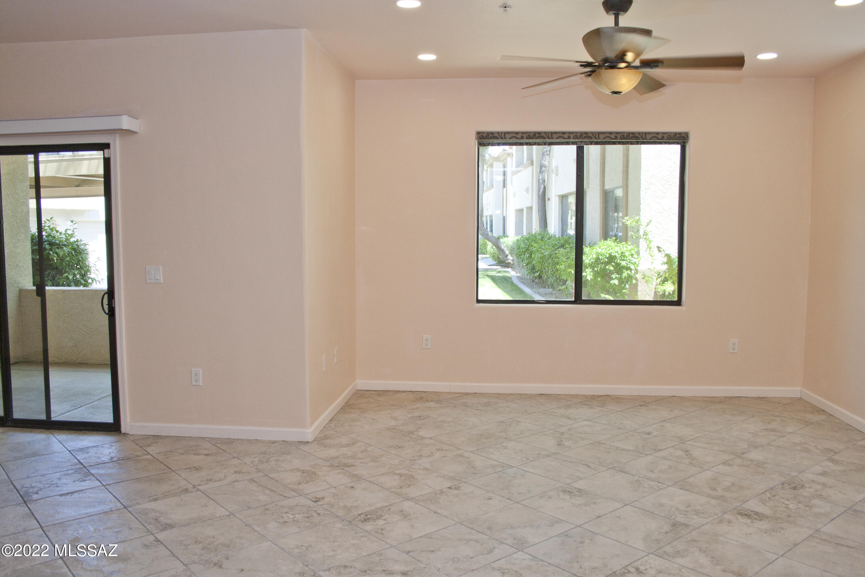 Hacienda Del Rio (1-118) - Residential Lease