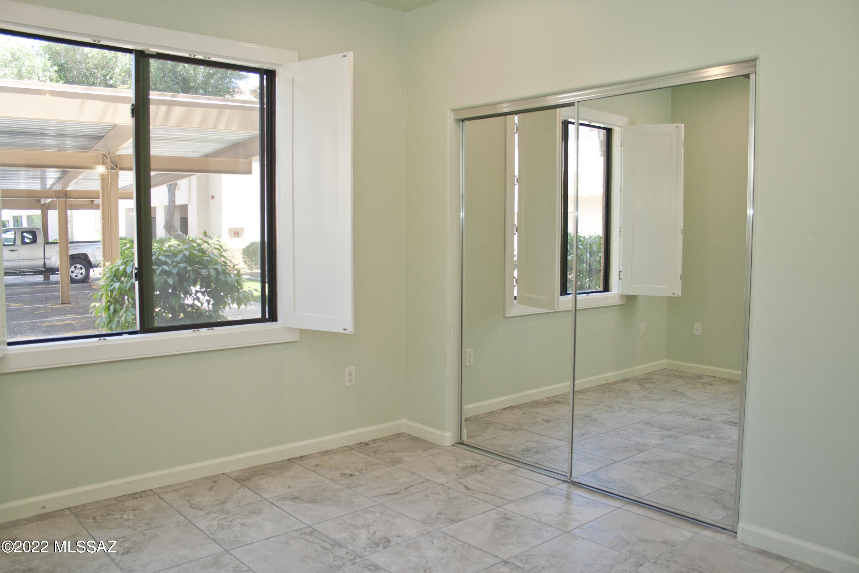 Hacienda Del Rio (1-118) - Residential Lease