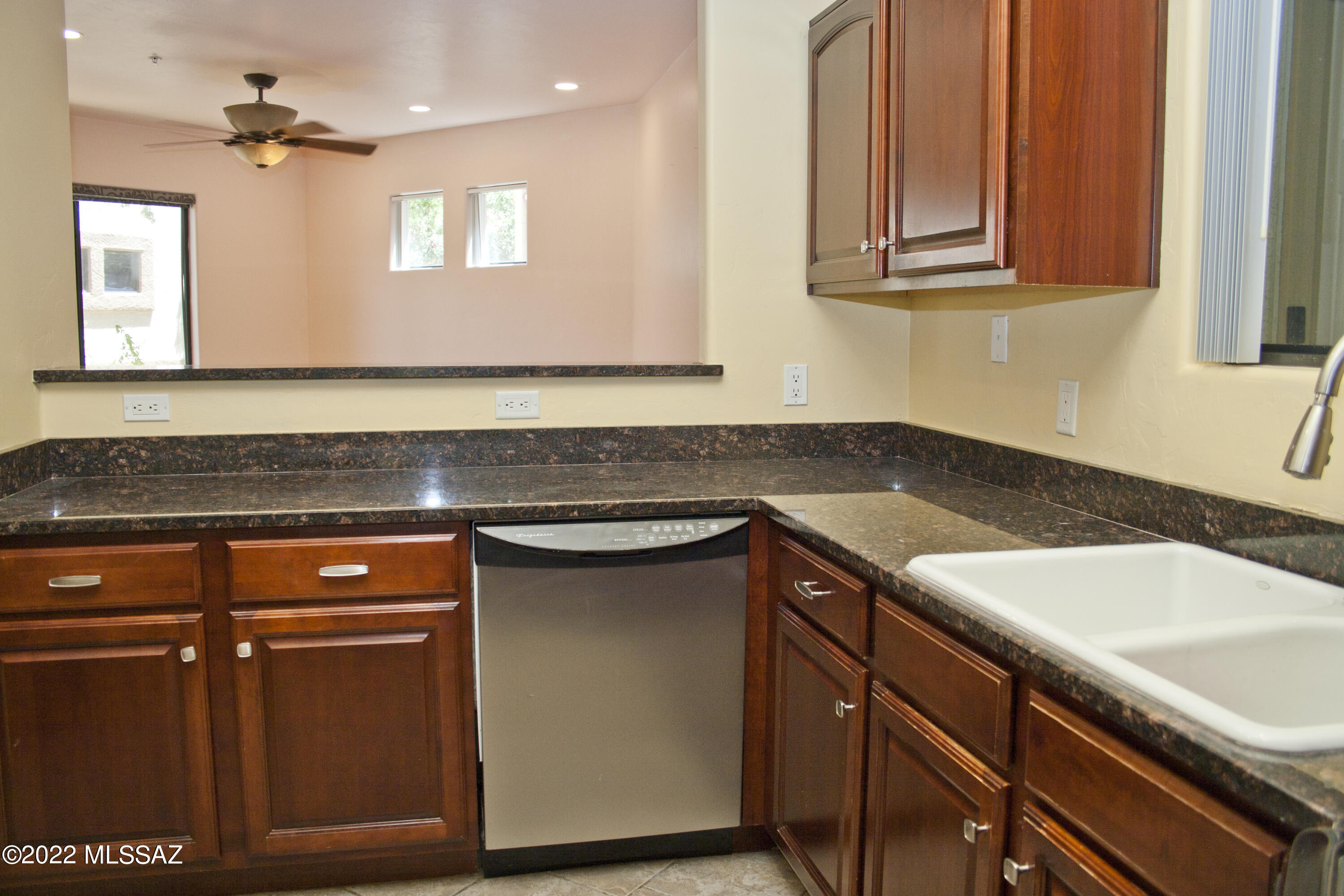 Hacienda Del Rio (1-118) - Residential Lease