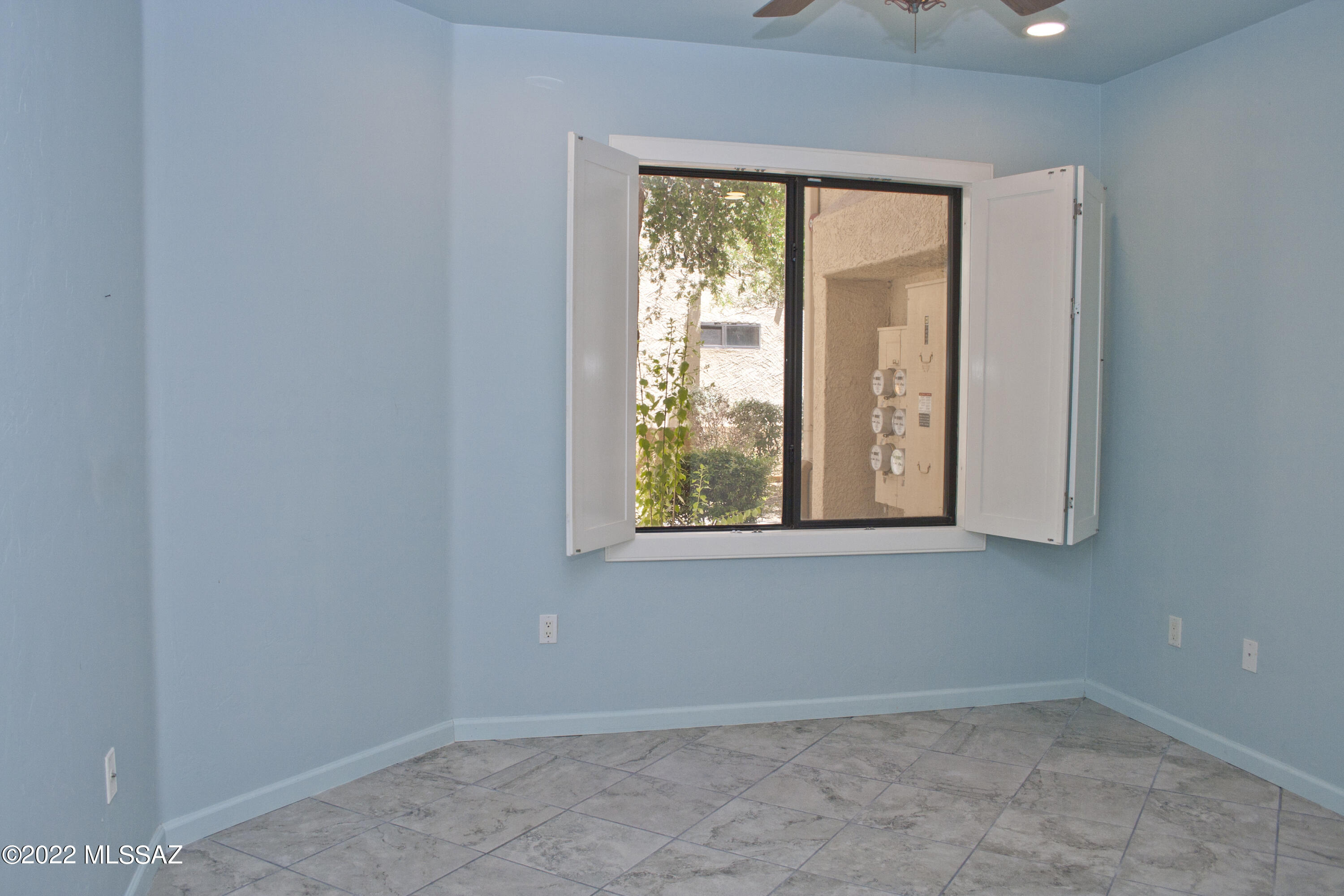 Hacienda Del Rio (1-118) - Residential Lease