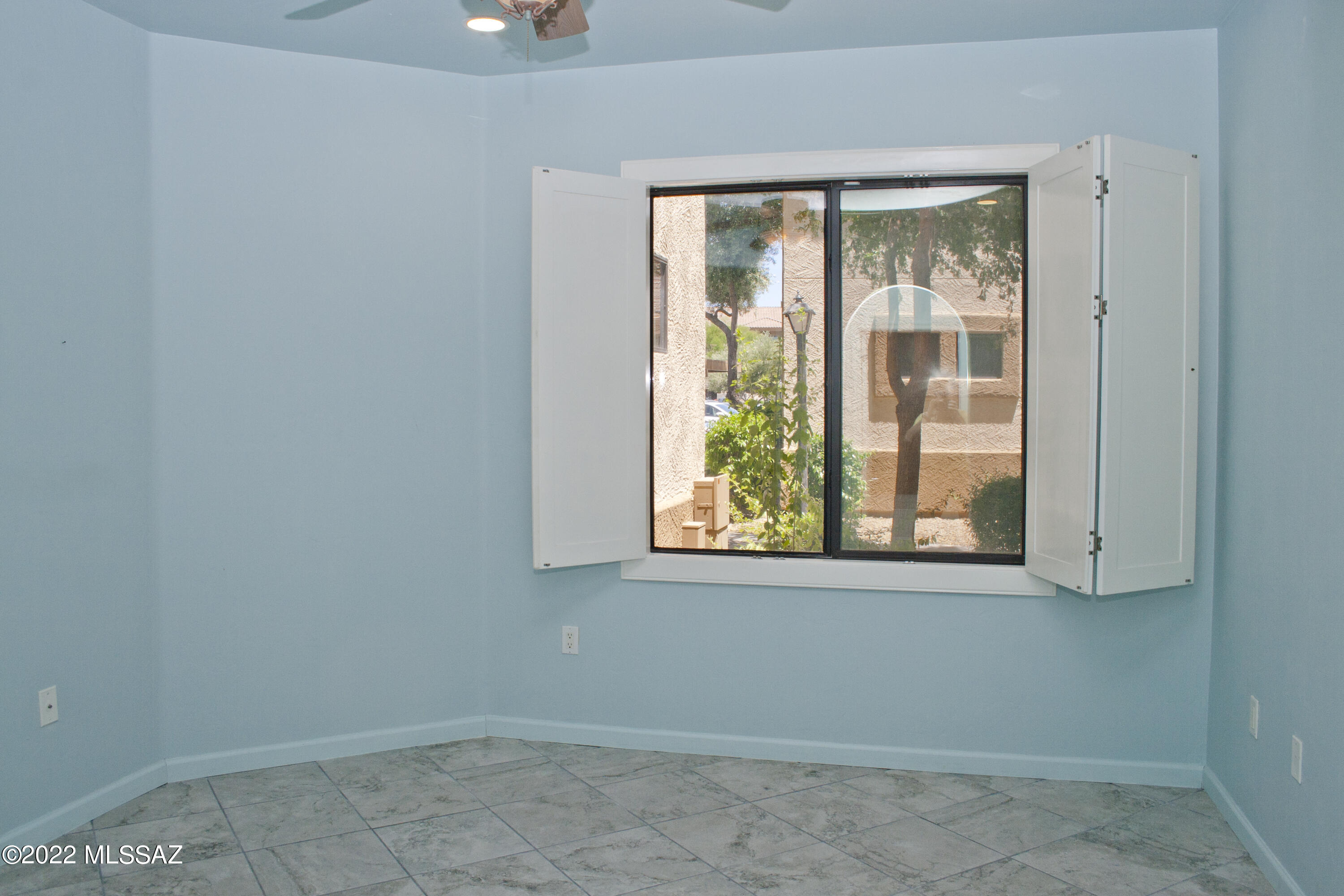 Hacienda Del Rio (1-118) - Residential Lease