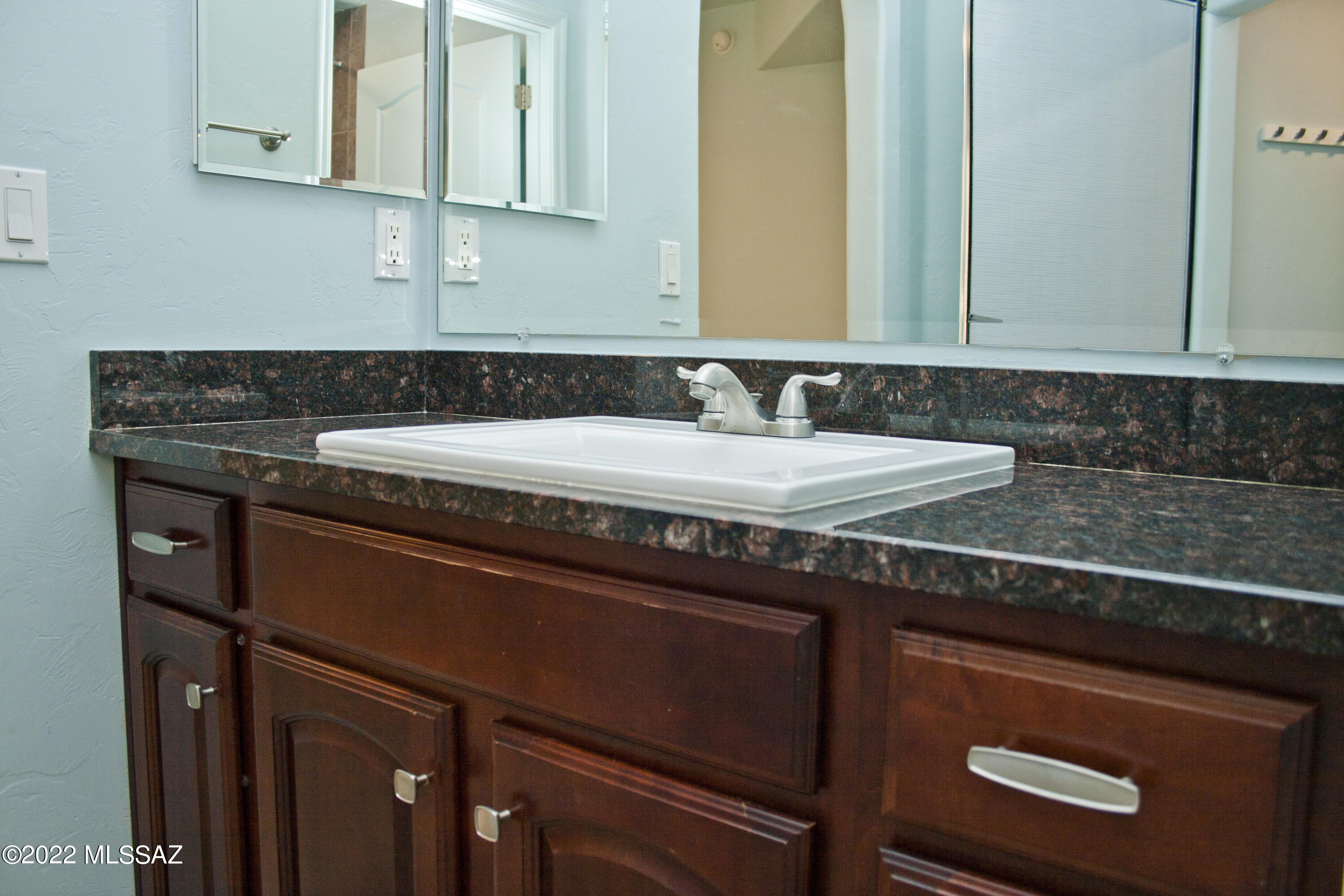 Hacienda Del Rio (1-118) - Residential Lease