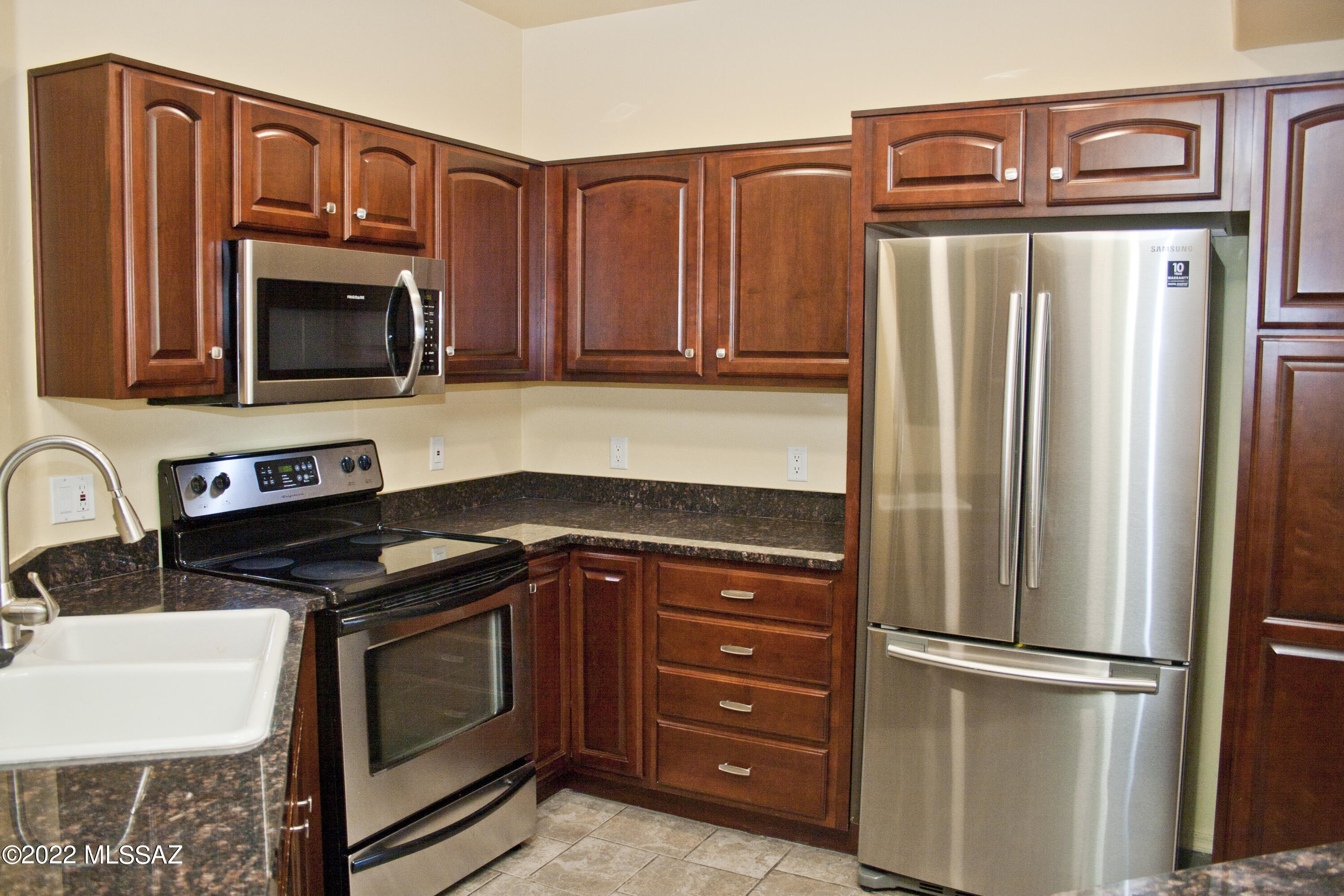 Hacienda Del Rio (1-118) - Residential Lease