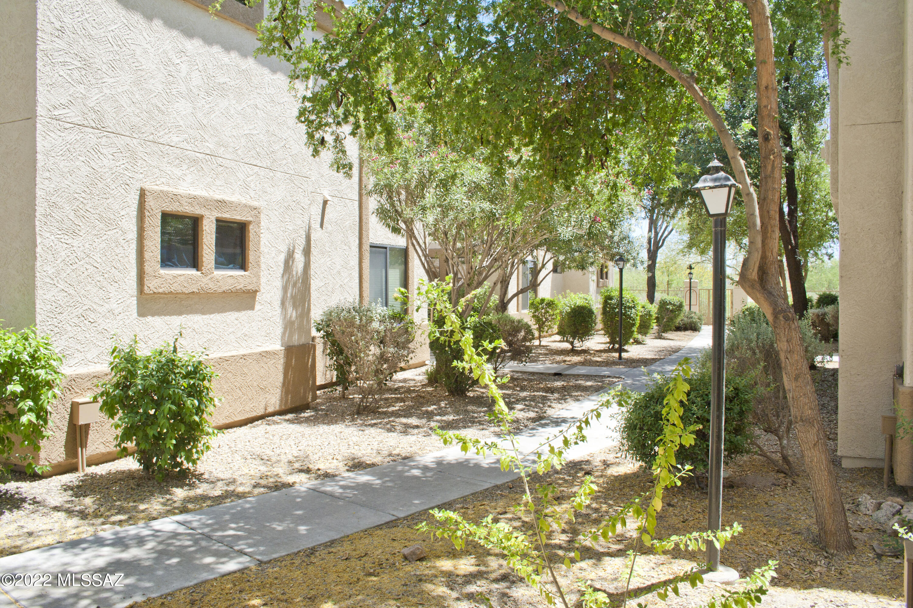 Hacienda Del Rio (1-118) - Residential Lease