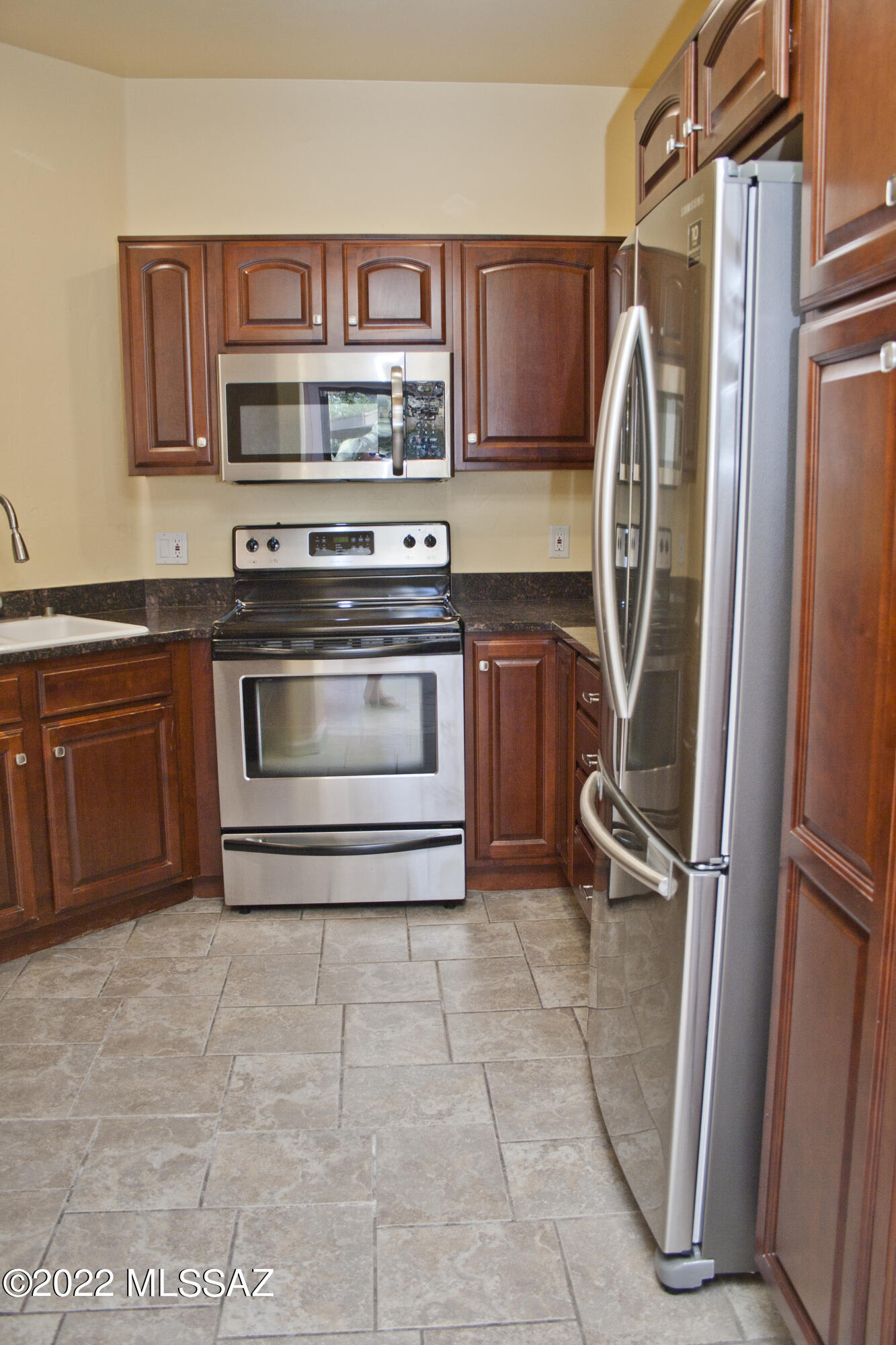 Hacienda Del Rio (1-118) - Residential Lease
