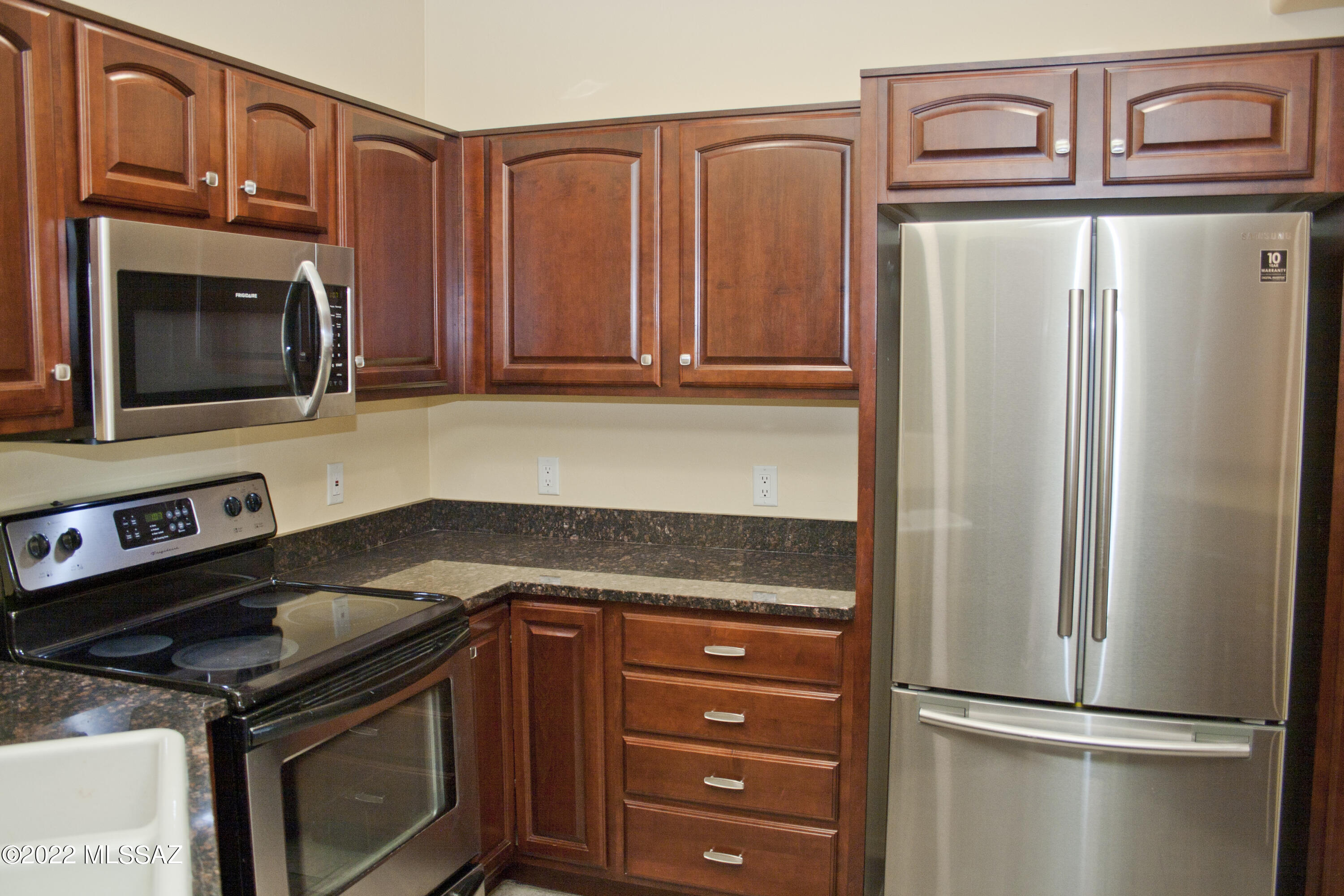 Hacienda Del Rio (1-118) - Residential Lease