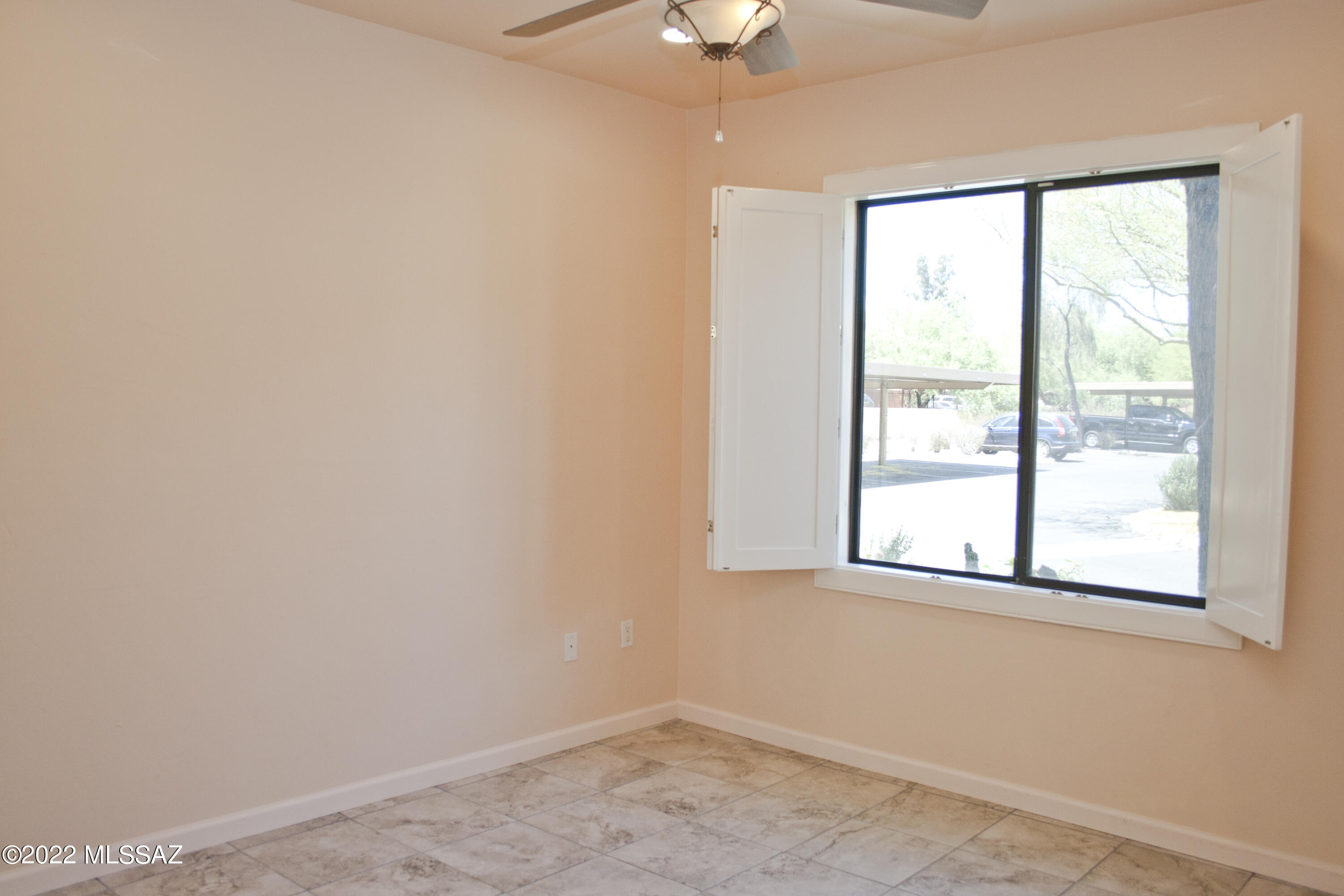 Hacienda Del Rio (1-118) - Residential Lease