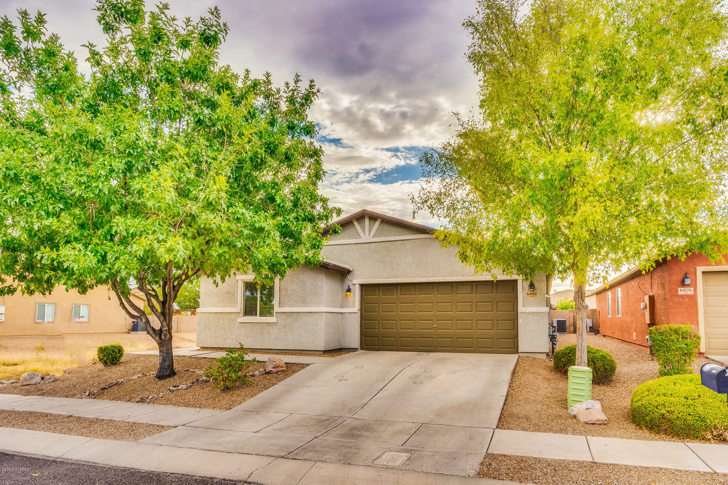 This beautiful and meticulous maintained home located in the desirable Rancho Valencia community, in prime lot with only one side neighbor, great room and kitchen open concept, includes 3 bedrooms, 2 full bathrooms plus a den. Abundance of natural light thru out the home. The eat-in kitchen is complete with black gas range and built in microwave, granite counter-tops, ample counter space and rich cabinetry. Spacious master suite with large walk in closet. Enjoy the Arizona sunset  in a lovely landscaped back yard. Close to the community park, hiking trails and easy access to the I-10.