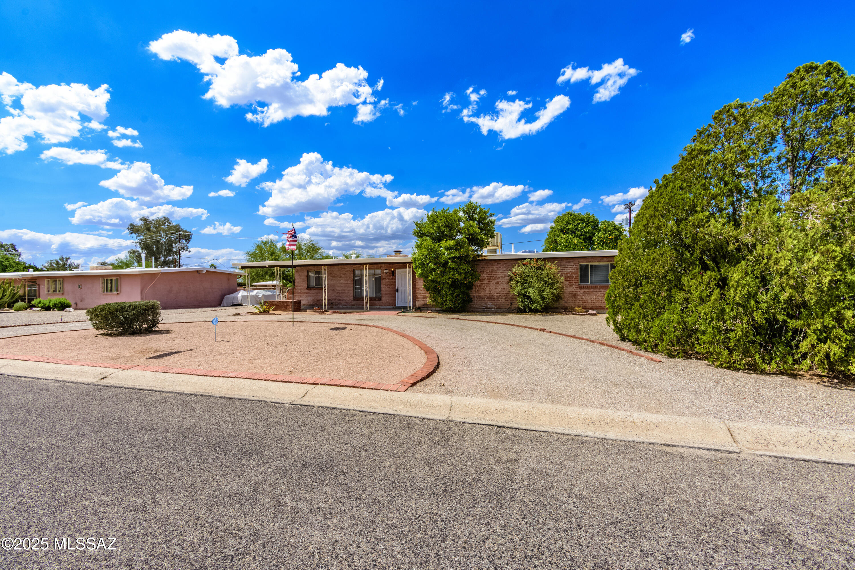 AMAZING OPPORTUNITY TO BUY LOW  AND BUILD SOME SWEAT EQUITY! THIS HOME IS PRICED THOUSANDS BELOW MARKET! HURRY FOR THIS DEAL ON A CHARMING MID-CENTURY HOME IN THE VERY SOUGHT AFTER GREEN HILLS SUBDIVISION.  WALKING DISTANCE TO HUDLOW ELEMENTARY SCHOOL.  THIS HOME BOASTS 4 BDRM, 2 BTH, LARGE NORTH FACING REAR YARD WITH POOL AND BEAUTIFUL MOUNTAIN VIEWS.  THIS IS THE PERFECT HOUSE FOR THOSE WHO HAVE A CREATIVE AND VISIONARY PASSION FOR HOME IMPROVEMENT!