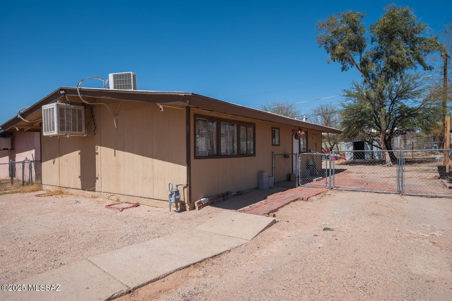 Great home in beautiful Pueblo Gardens. 2 bedroom, 1 bathroom on nice sized lot. Right down the street from Pueblo Gardens Prek-8 school. Come check it out!