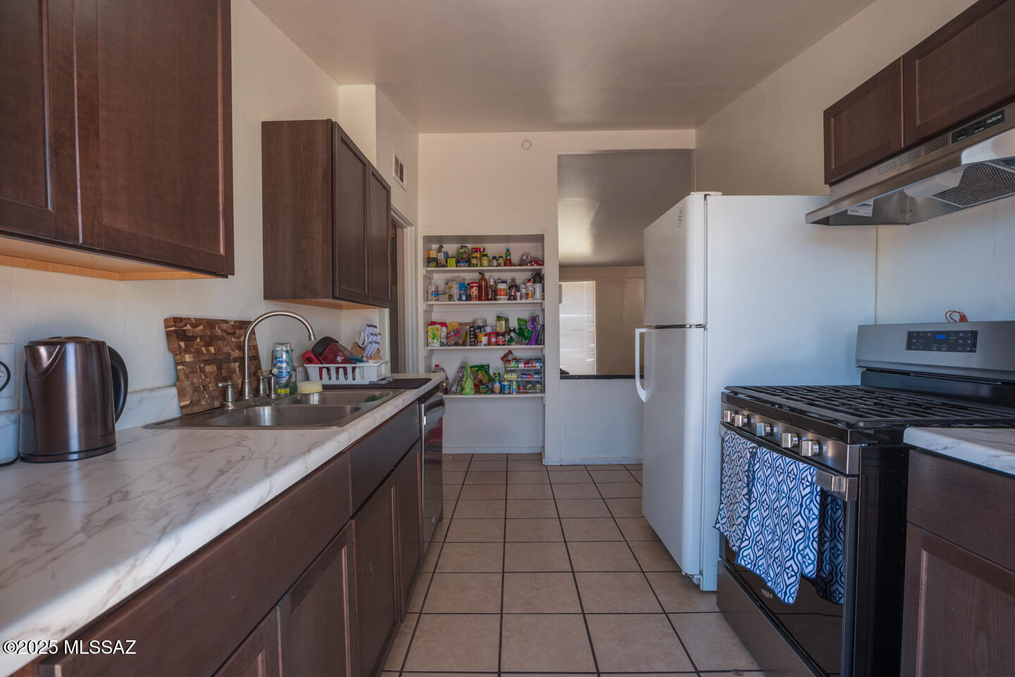 Pueblo Gardens - Residential