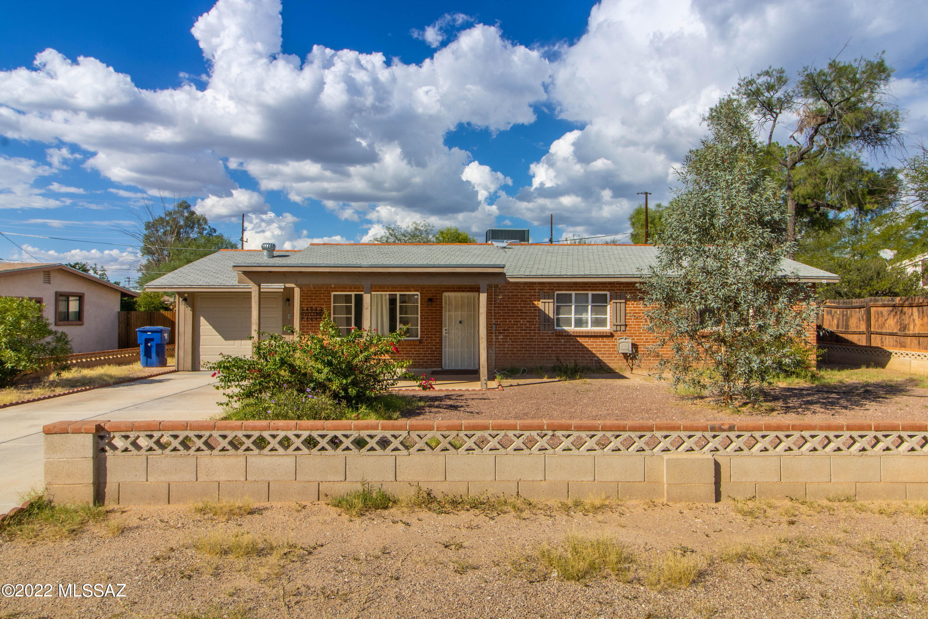 Updated 3 bed, 3 bath home with 1 car garage, modern appliances, large backyard, and just minutes from Park Place Mall, gyms, grocery stores, restaurants, schools (daycare, elementary, middle and high schools nearby) with the University of Arizona & Pima Community College on the same main street (Speedway).

Inside boasts upgraded appliances, 3 split air condition units (newer), ceiling fans, cherry wood cabinets, tile throughout the rooms. Master bedroom has a large walk-in closet and master bath offers executive height sinks and a separate shower. Laundry room inside the home includes washer and dryer.