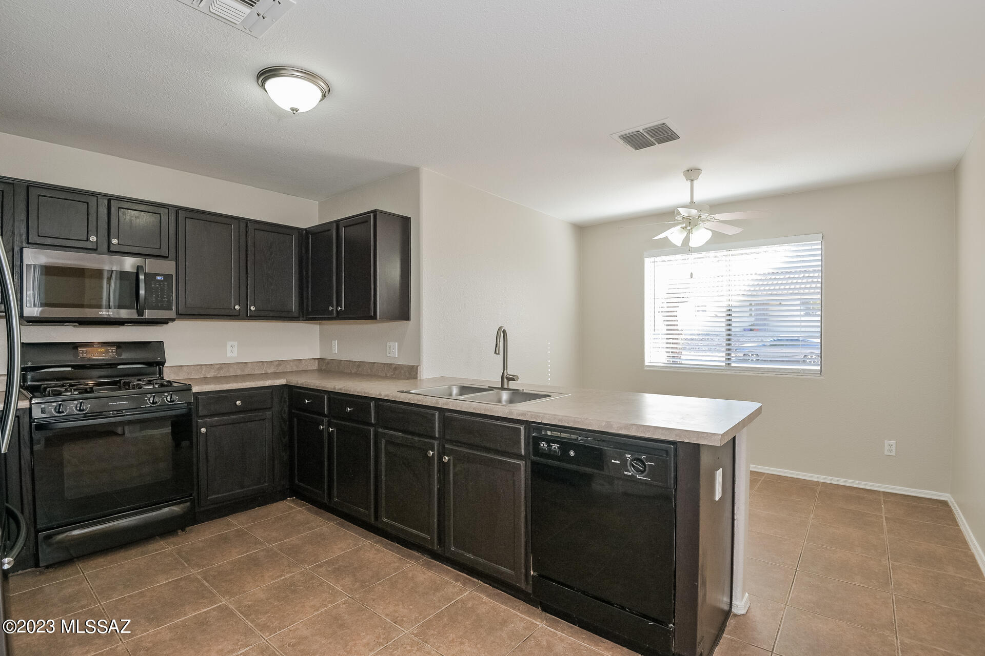 Rita Reserve (1-43) - Residential Lease
