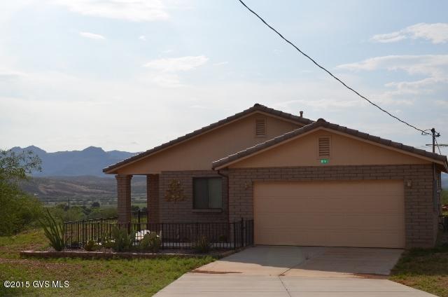 Immaculate, like new, fantastic views & tile roof! Well thought out split floor plan, nice kitchen with natural Hickory cabinets, breakfast bar and upgaded appliances. You will appreciate the vaulted ceiling, Tile floors in traffic areas, ceiling fans w/lights, walk in closet, mirrored closet door & nice tile work in the master bath. Outside enjoy the huge level lot with great views of mountains and sunsets. Located on a cu de sac with easy access to Pendleton Dr for commute North or South.