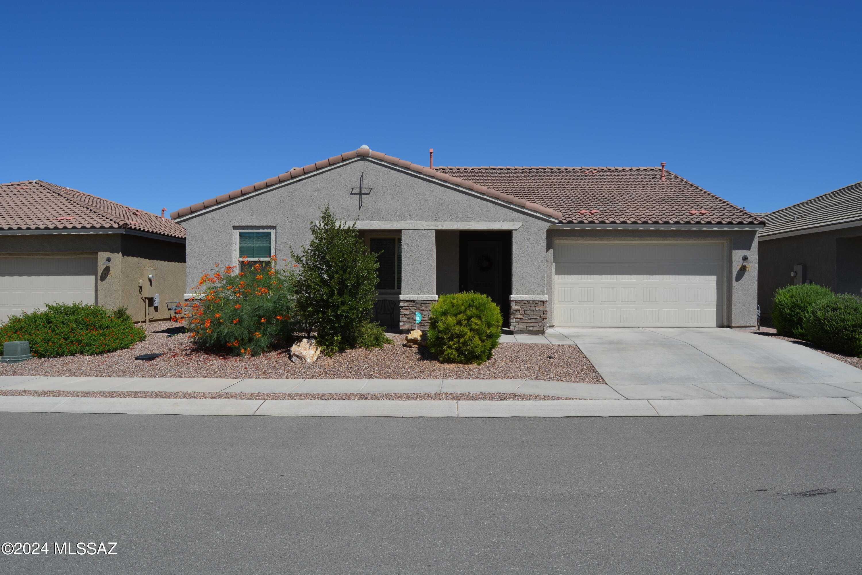 Basketball court, baseball field, pool, club house, dog park, splash pad & club house-just some of the amenities offered by Saguaro Trails.  Located in Vail School District & Minutes away from Fantasy Island Mountain Bike loop. Great features inside the home include a flex room (for office, play room, or 4th room conversion), hall & pantry room nooks for storage, coffee bar, decorations. The large kitchen has a large center island, ample cabinet space, counter top lighting, quartz counter tops, built in combo oven, a walk in pantry, & 5 burner gas stove (that also has electric hook ups). 
Relax on your covered & paved patio & enjoy the fabulous backyard with almost $18,000 in landscaping.
The garage w/ epoxy floors has a 6 foot extended area for longer vehicles or storage!