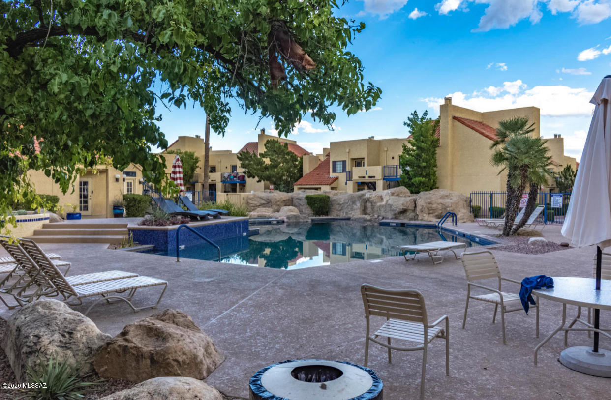 Gorgeous Catalina Foothills condo centered in the heart of it all..Food shopping, night life and much more. Inside find the spacious master with huge walk-in closet, wood burning fireplace. Just minutes from Banner University Medical Center, UofA and Downtown Tucson, this condo exudes maximum comfort and convenience. HOA includes water, trash, fire, termites, pest control, pool, spa, rec center, exercise facilities and roads.