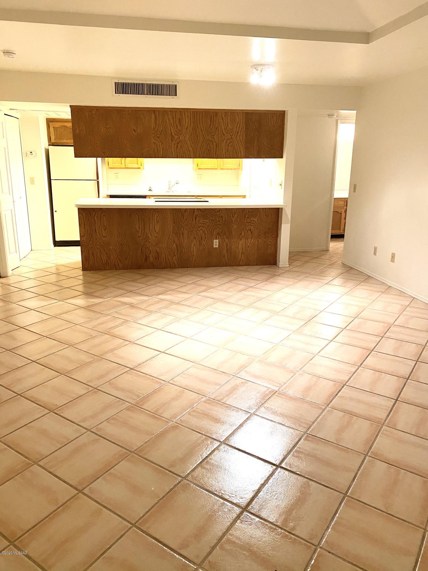 Twelve Hundred River Rd Condos - Residential