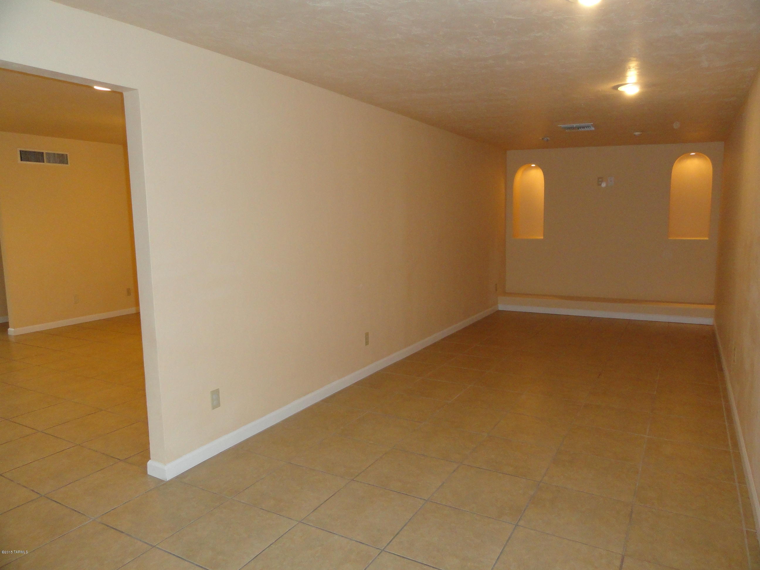 Broadway East (1-112) - Residential