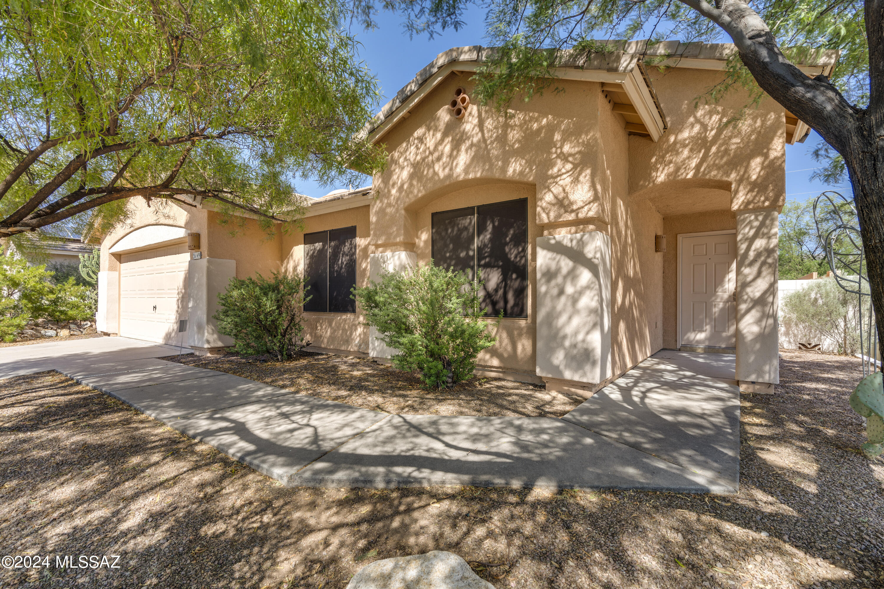 Discover your next home in this charming 3-bedroom, 2-bathroom residence with a split floorplan that provides both privacy and comfort. Enjoy the airy feel of 9+ ft vaulted ceilings and the easy upkeep of laminate flooring throughout—no carpet here! The primary bedroom features two closets and an en-suite bathroom equipped with a jetted tub, a separate shower, and a skylight that bathes the space in natural light. The kitchen is functional and includes stainless steel appliances such as a gas range, refrigerator, microwave and a brand-new dishwasher. It also boasts a breakfast bar with additional storage, perfect for casual dining and extra organization. Enjoy outdoor living in the spacious backyard, a blank canvas ready for your personal touch—ideal for relaxation or entertaining. The covered patio provides a great spot to unwind, and a small park is just down the street. The attached 2-car garage and Ring Doorbell adds an extra layer of security and peace of mind.
Located on the east side, you'll find yourself close to Saguaro National Park East, as well as shopping and dining options. With low HOA fees, this home offers great value in a desirable location. Don't let this opportunity pass you by!
