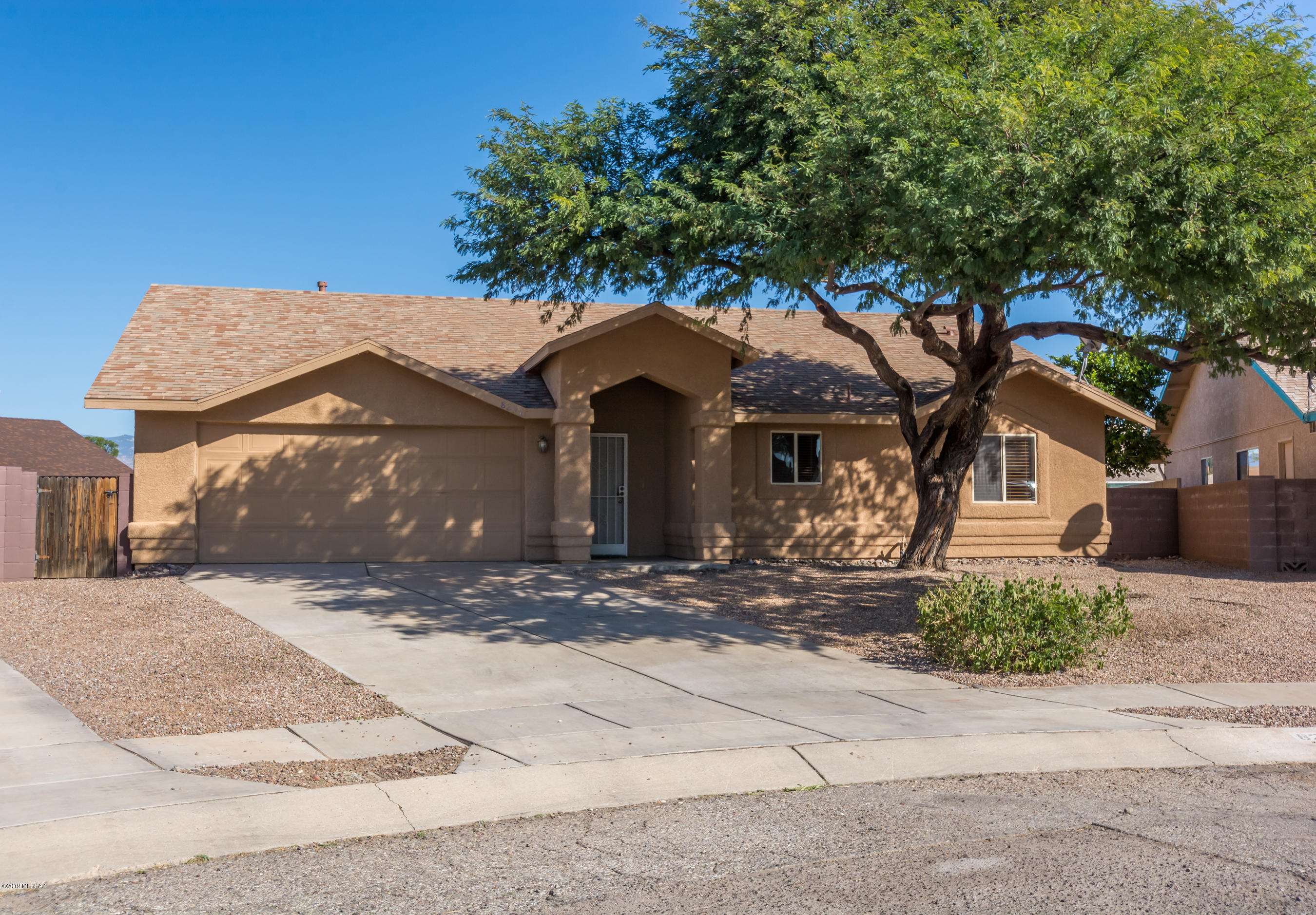 Buyer did not qualify!  BACK ON THE MARKET! Slight increase in list price buys you a new HVAC System!  Affordable and move-in ready.  The shade of a huge mesquite tree welcomes you to a wonderful home at the end of a Cul-De-Sac.  Enter the wide foyer to see the lovely presentation of this home.  You are greeted by a tile mosaic into the open, bright floorplan.  Kitchen and Dining Area are open to the family room making this great for entertaining and family events.  Cozy fireplace for those cooler winter evenings.  All bedrooms are separated for extra privacy. Vail Schools are always fantastic. Close to Purple Heart Park, shopping, Good Schools and Pharmacy.  Don't miss it!