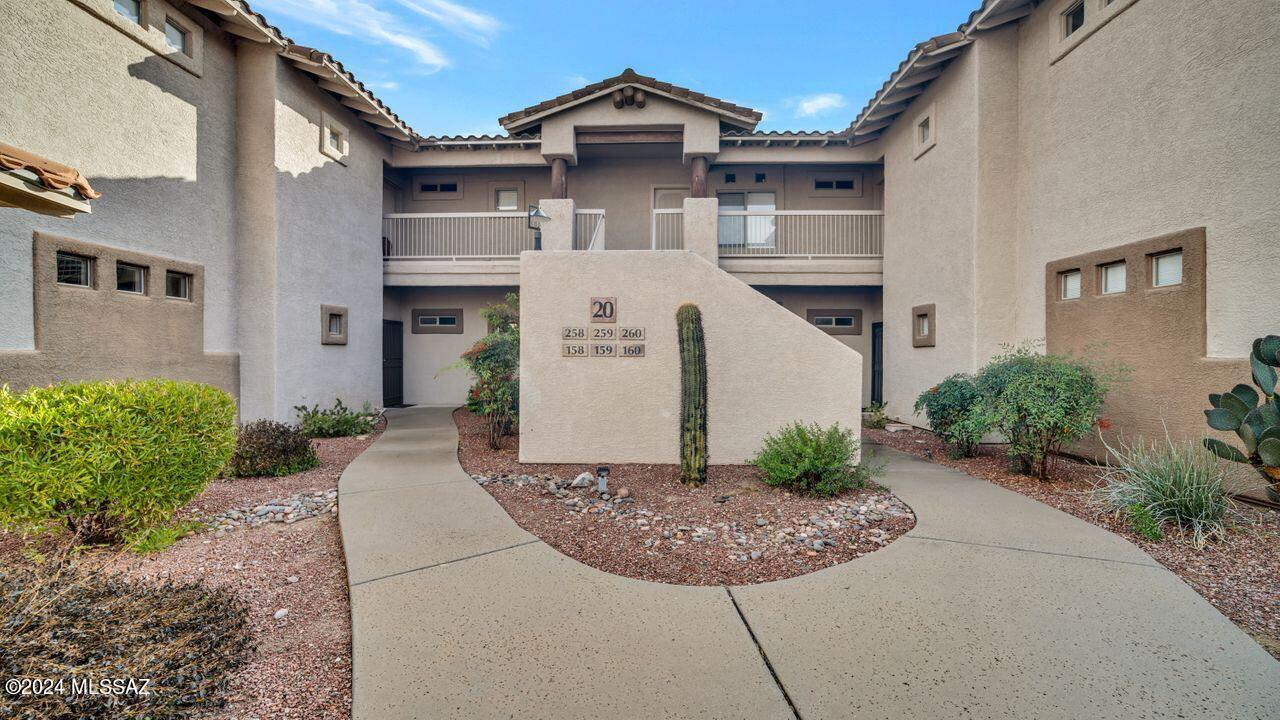 Welcome to your dream retreat in the heart of Oro Valley, Arizona! This newly updated 2-bedroom, 2-bathroom condo with detached garage offers the perfect blend of comfort and style in a highly sought-after resort community. Situated near the pool and clubhouse area, enjoy resort living with a heated pool, hot tub, and fitness facility. Your perfect blend of luxury and convenience.