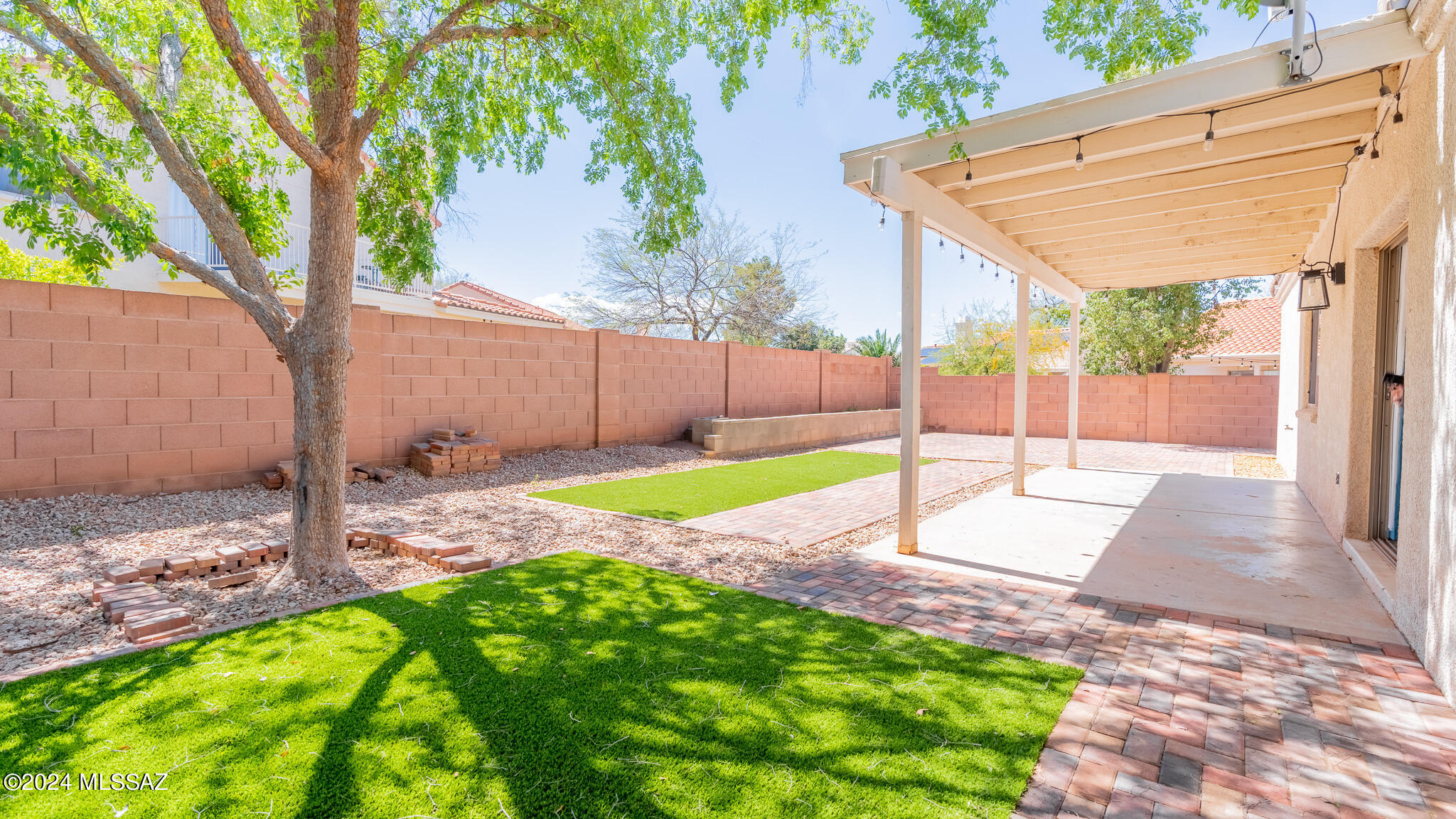 Las Lindas(1-76) - Residential