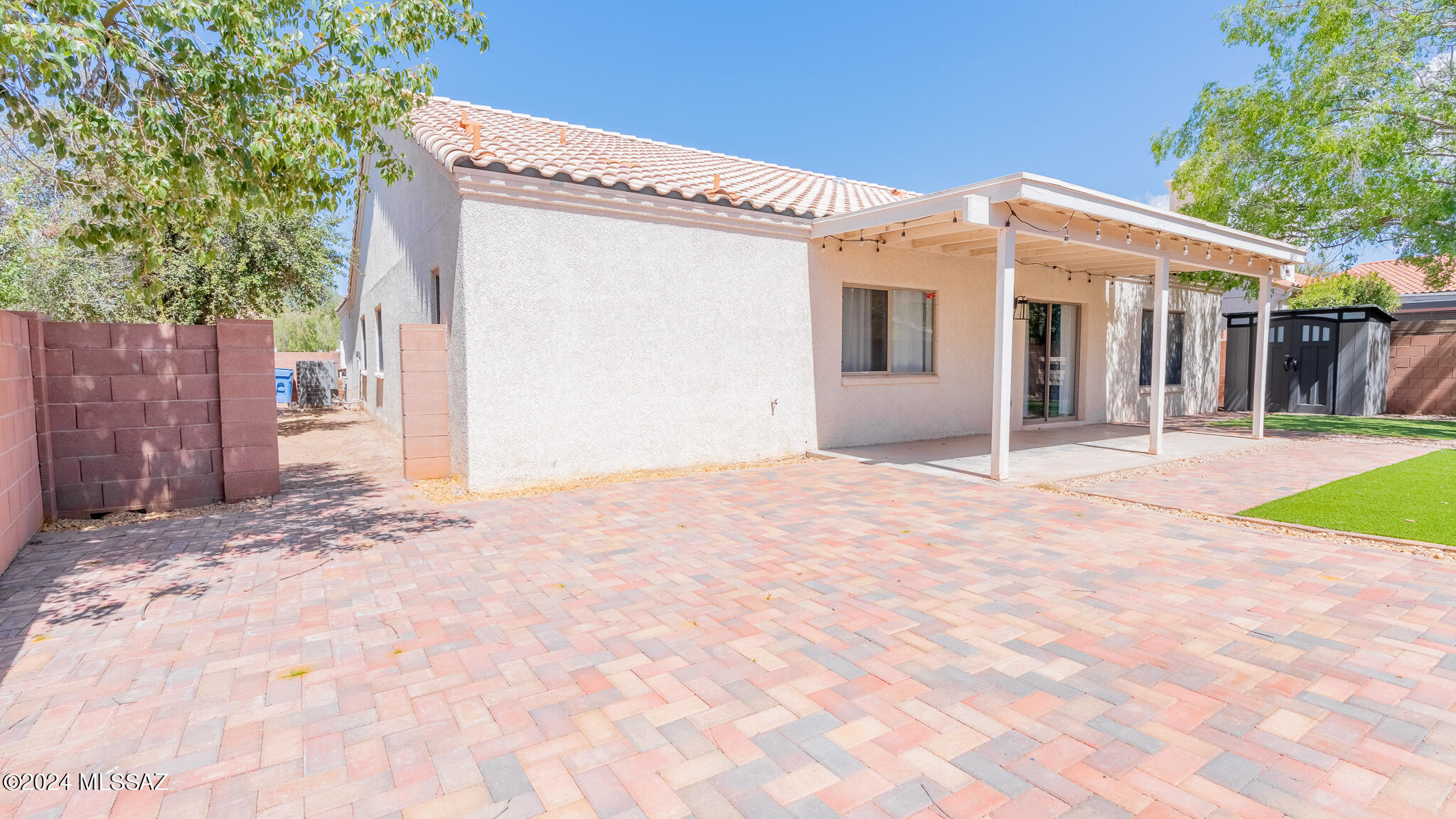 Las Lindas(1-76) - Residential