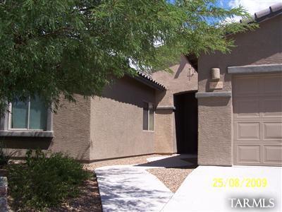 Great 4 bedroom/2 bath home in Continental Reserve, nice backyard backing up to common area, nice size family room, great kitchen,
