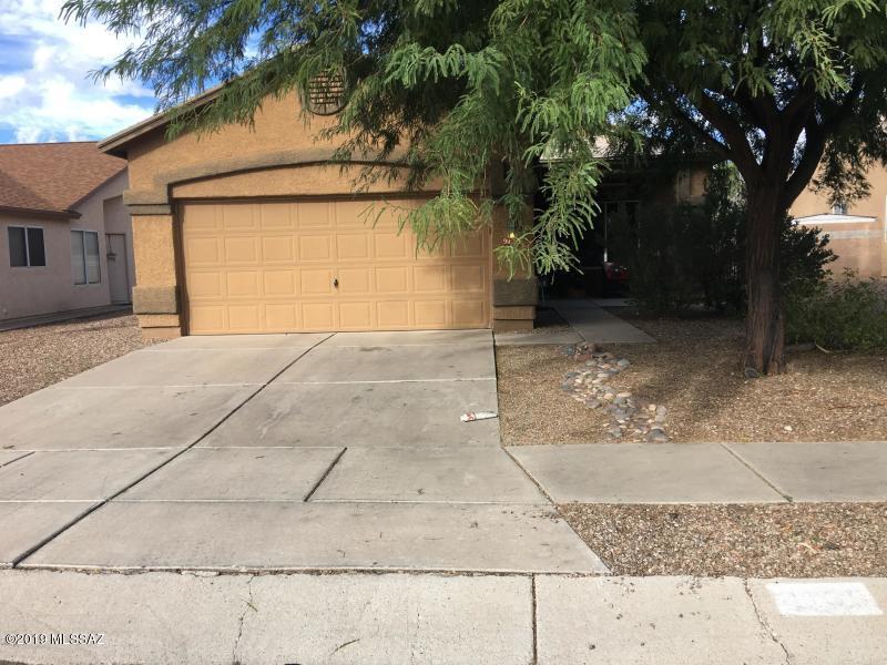 Excellent condition, move-in-ready home! Great location in the neighborhood and the community. This is a must-see home. Large, low-care trees in both the front and backyard. New roof in 2016, new carpet, tile through out, both showers have been updated with tiled walls, and master bath has a big soaking tub, new outlets/switches, updated with usb charging stations, new modern fans with led lightning, under termite and roof warranty. Don't let this one get away.