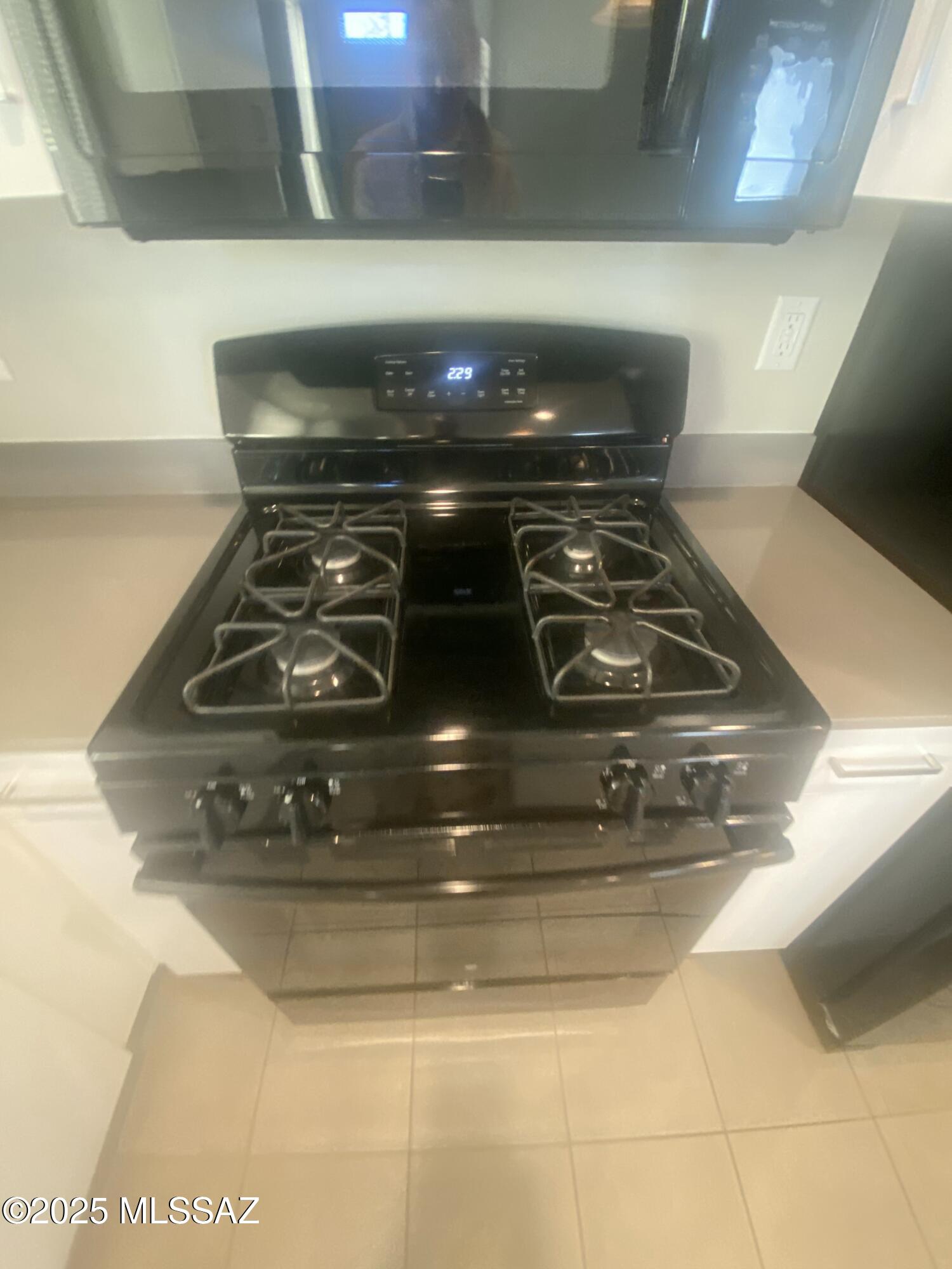 Park Modern SQ20153240738 - Residential Lease