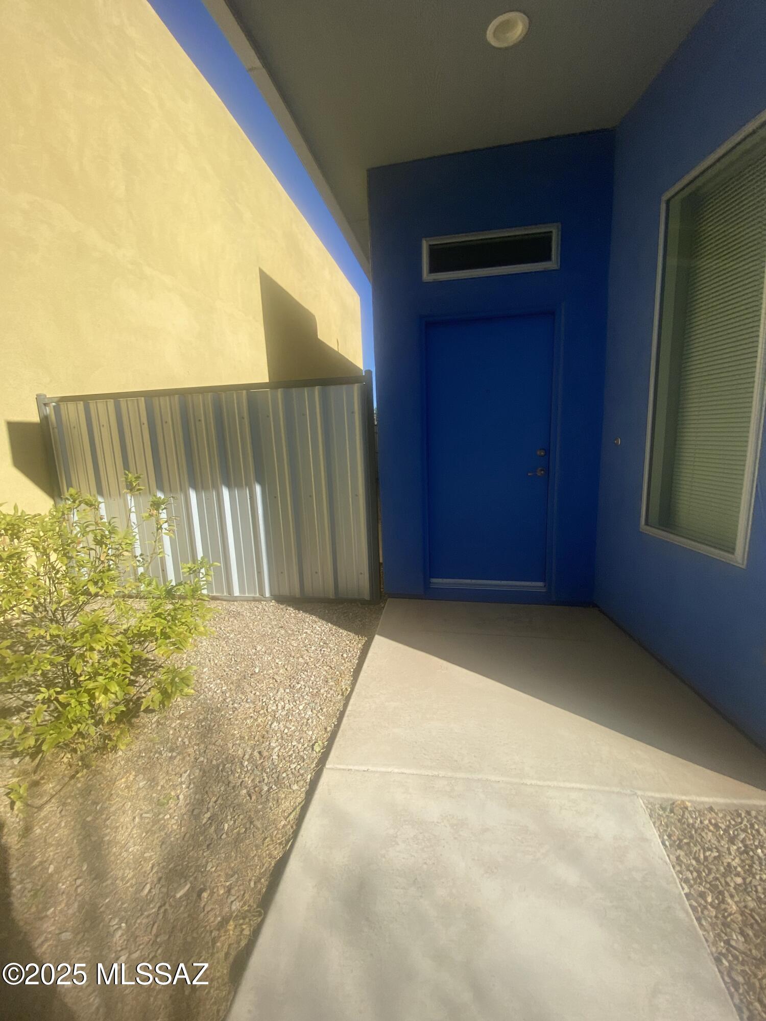 Absolutely Fabulous and Functional, 2 Br 2 Ba 2 story home with 2 MASTER EN-SUITES, PLUS loft area for exercise/office/computer. and a 1/2 bath downstairs.  Washer and Dryer UPSTAIRS for ease of use! Large living room open concept to ultra-modern Kitchen with all appliances   Close to all restaurants, MINUTES from UofA. No shared common wall, enclosed yard for privacy.