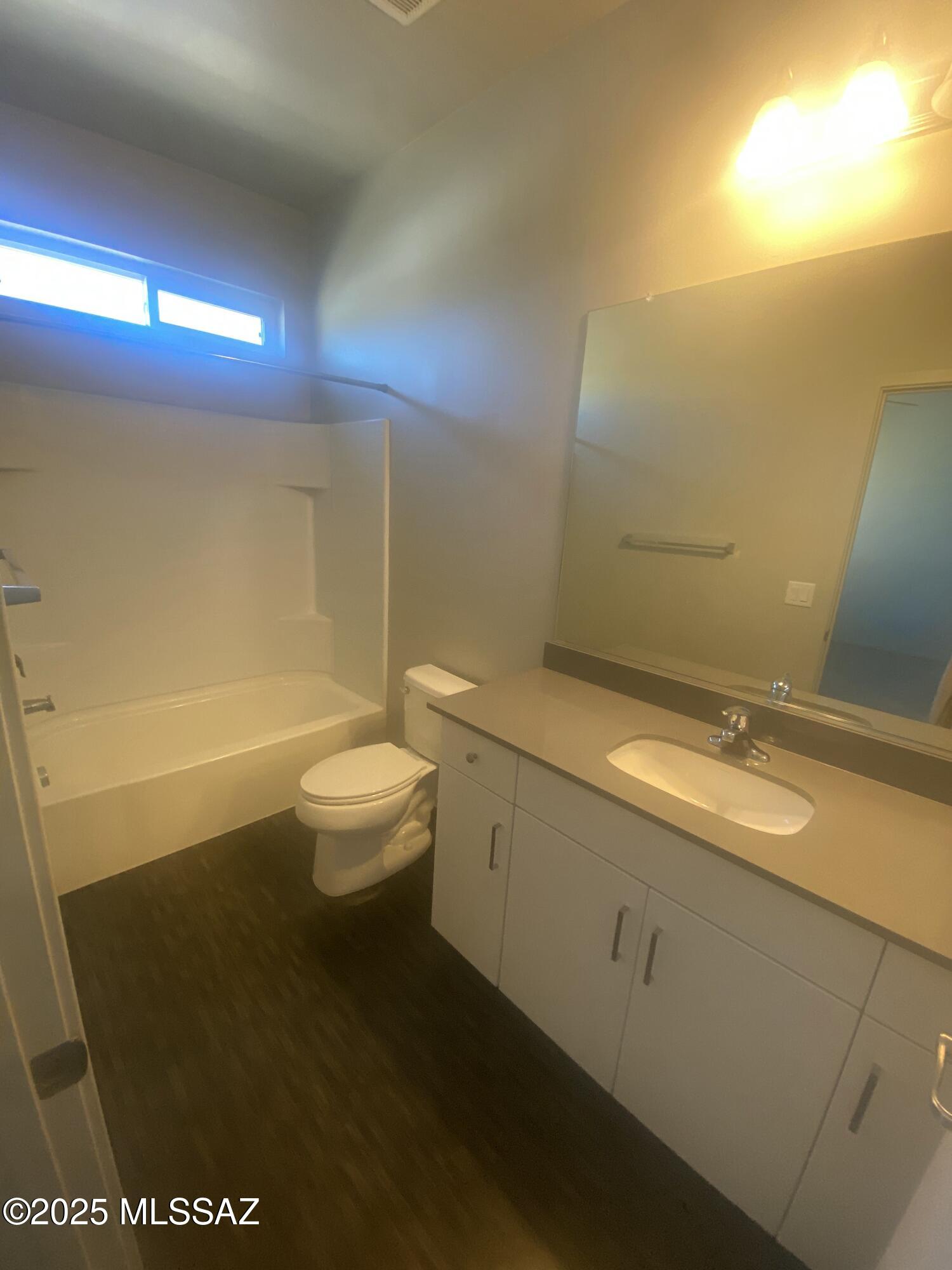 Park Modern SQ20153240738 - Residential Lease