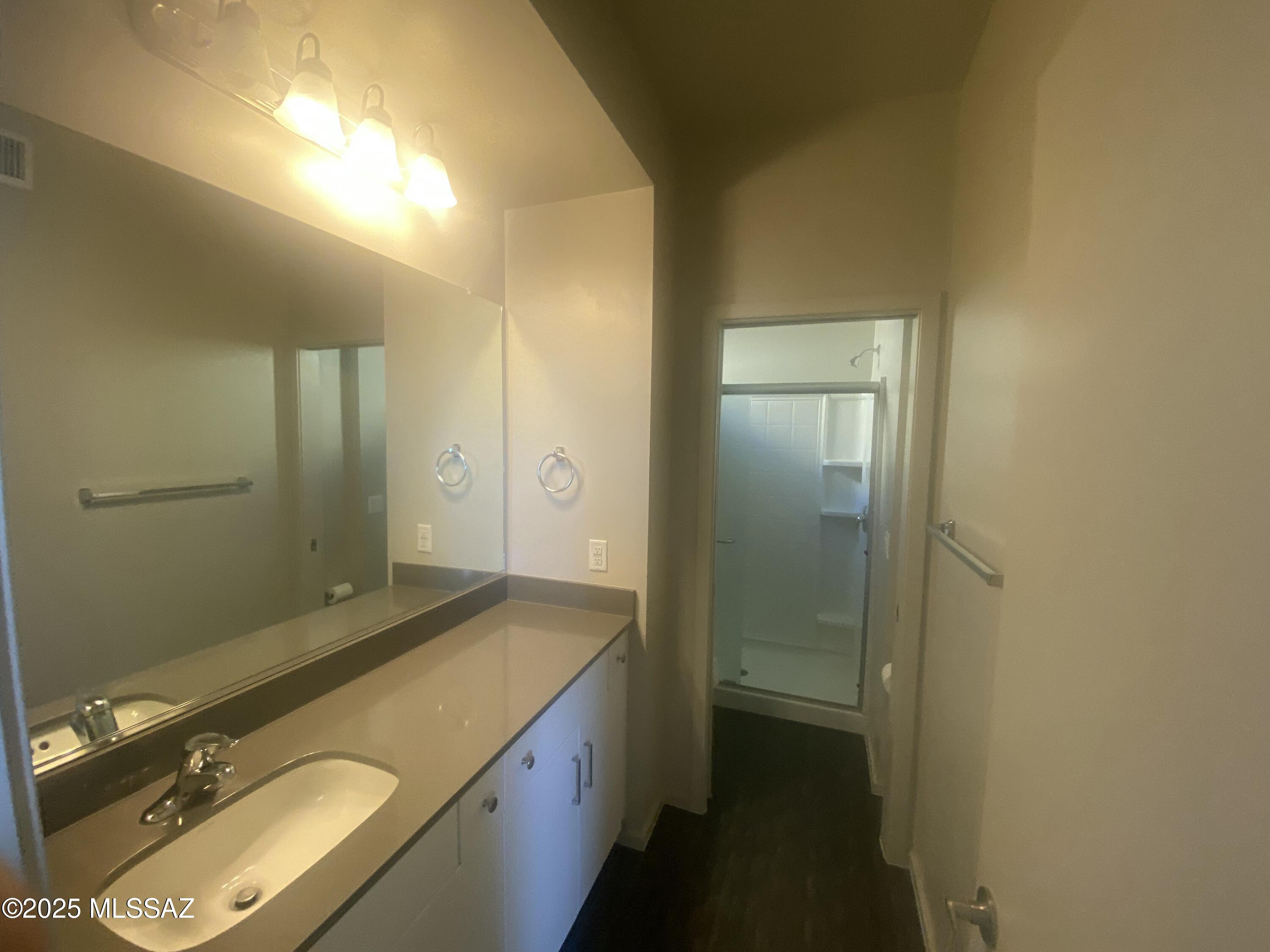 Park Modern SQ20153240738 - Residential Lease