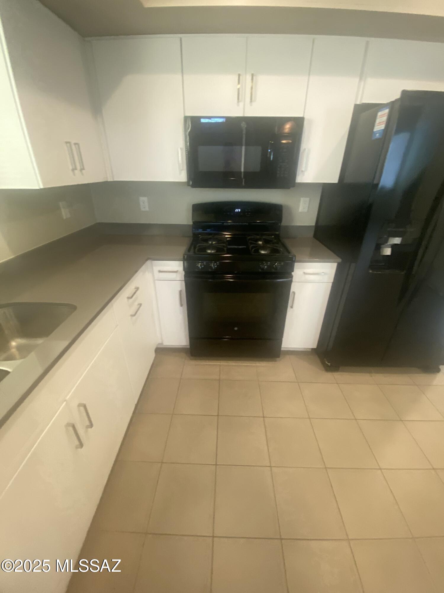 Park Modern SQ20153240738 - Residential Lease